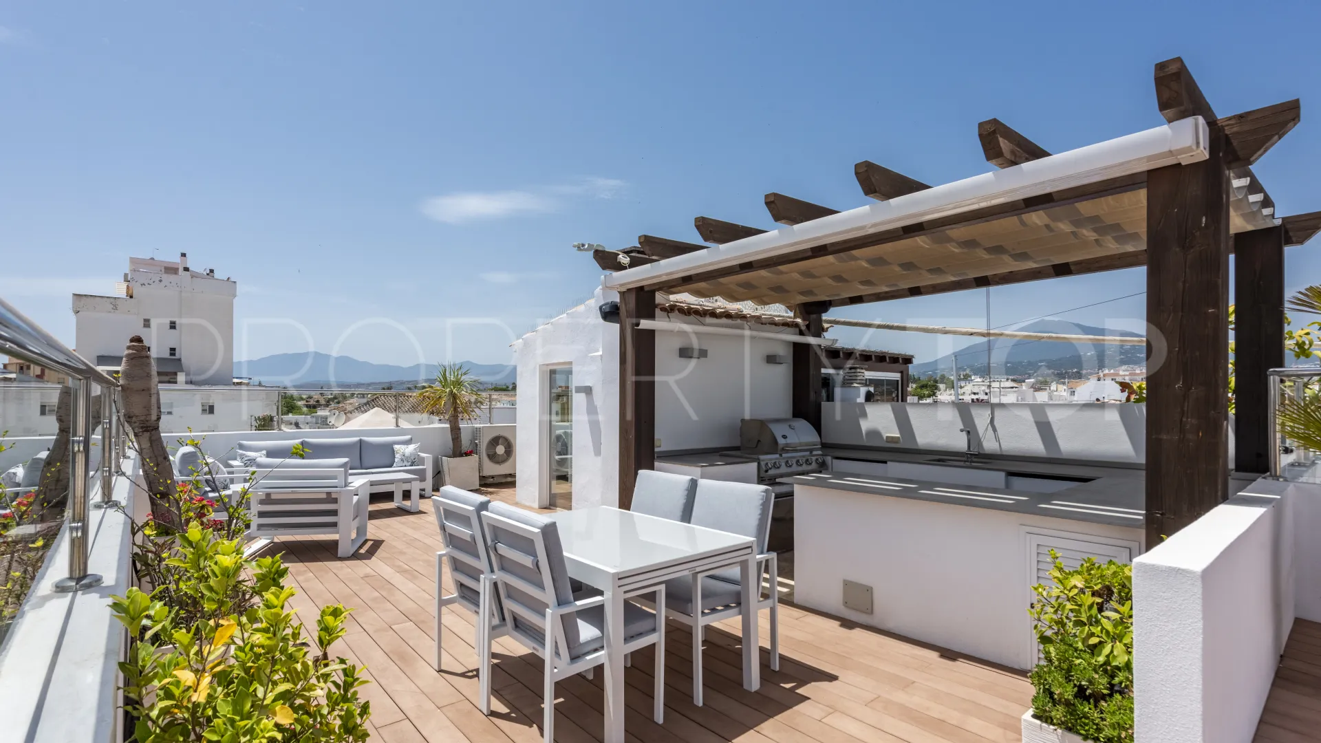 San Pedro de Alcantara, atico duplex con 3 dormitorios a la venta