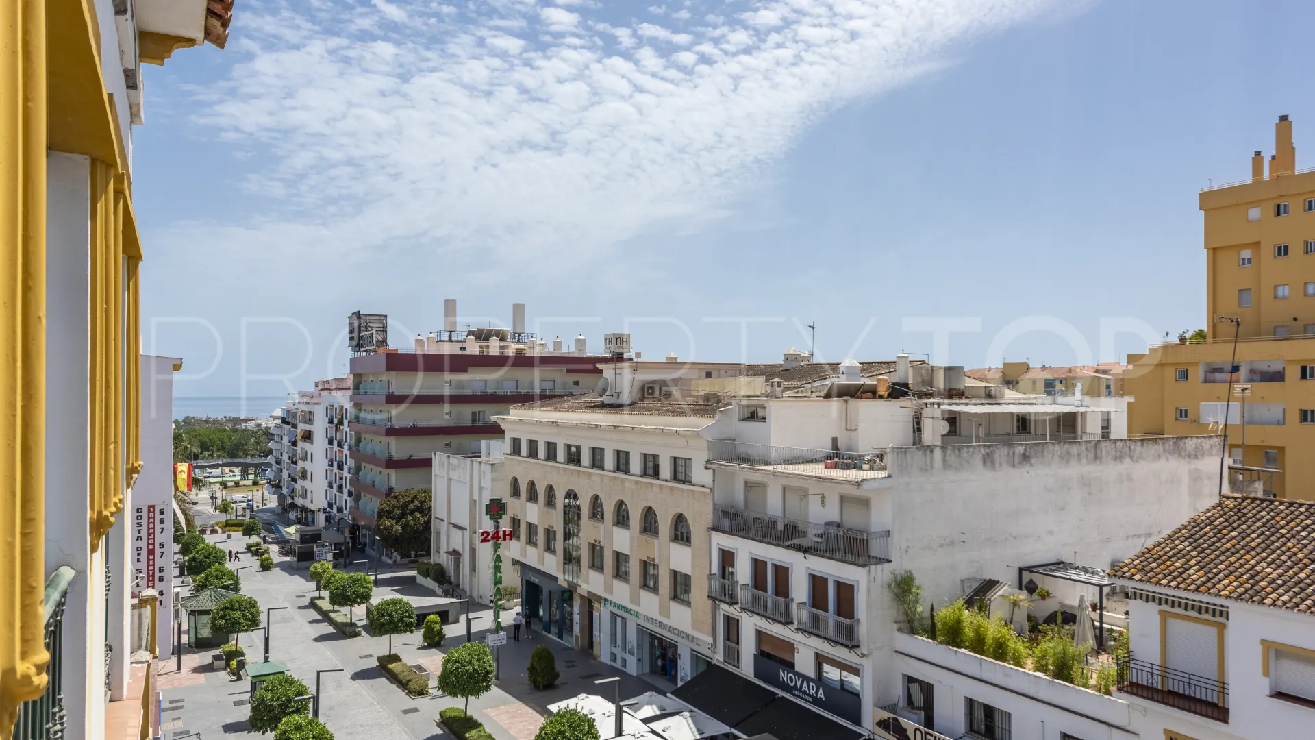 San Pedro de Alcantara, atico duplex con 3 dormitorios a la venta