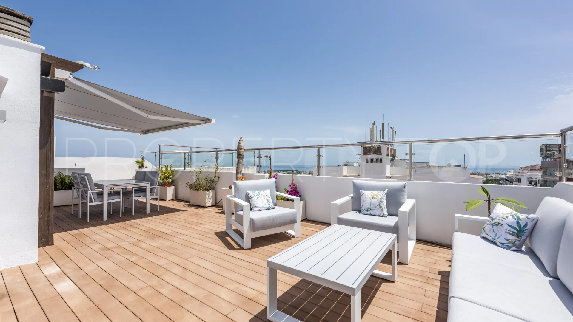 San Pedro de Alcantara, atico duplex con 3 dormitorios a la venta