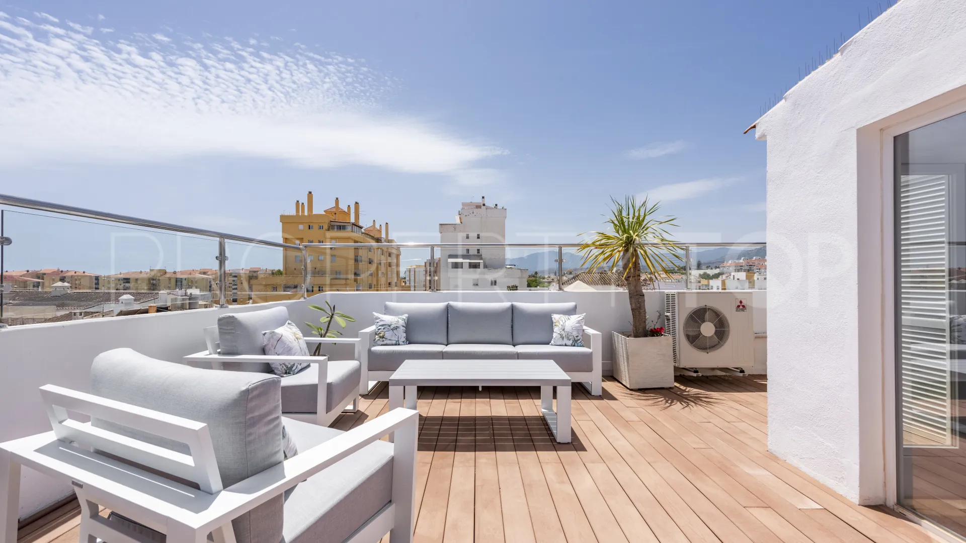 San Pedro de Alcantara, atico duplex con 3 dormitorios a la venta