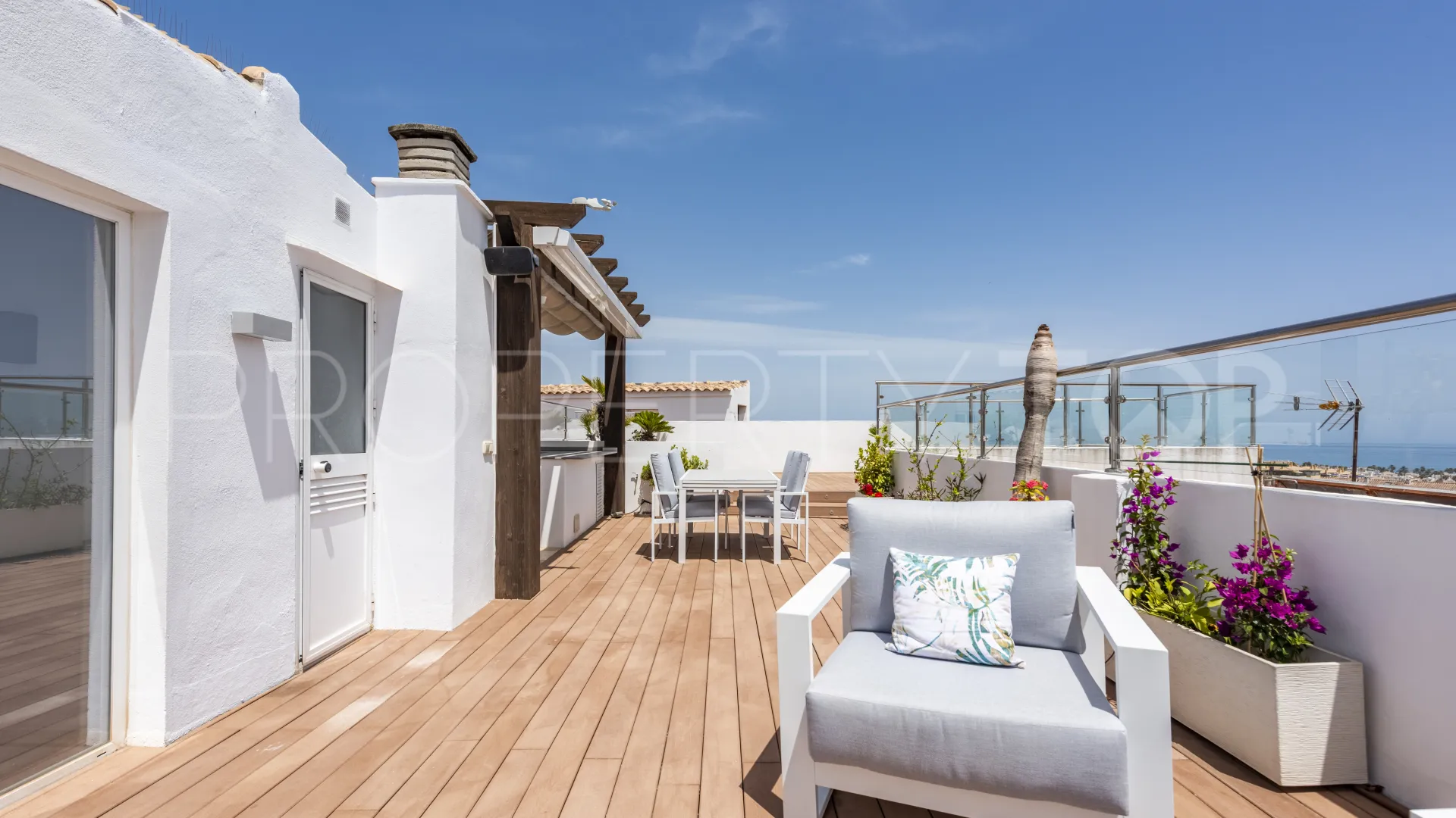San Pedro de Alcantara, atico duplex con 3 dormitorios a la venta