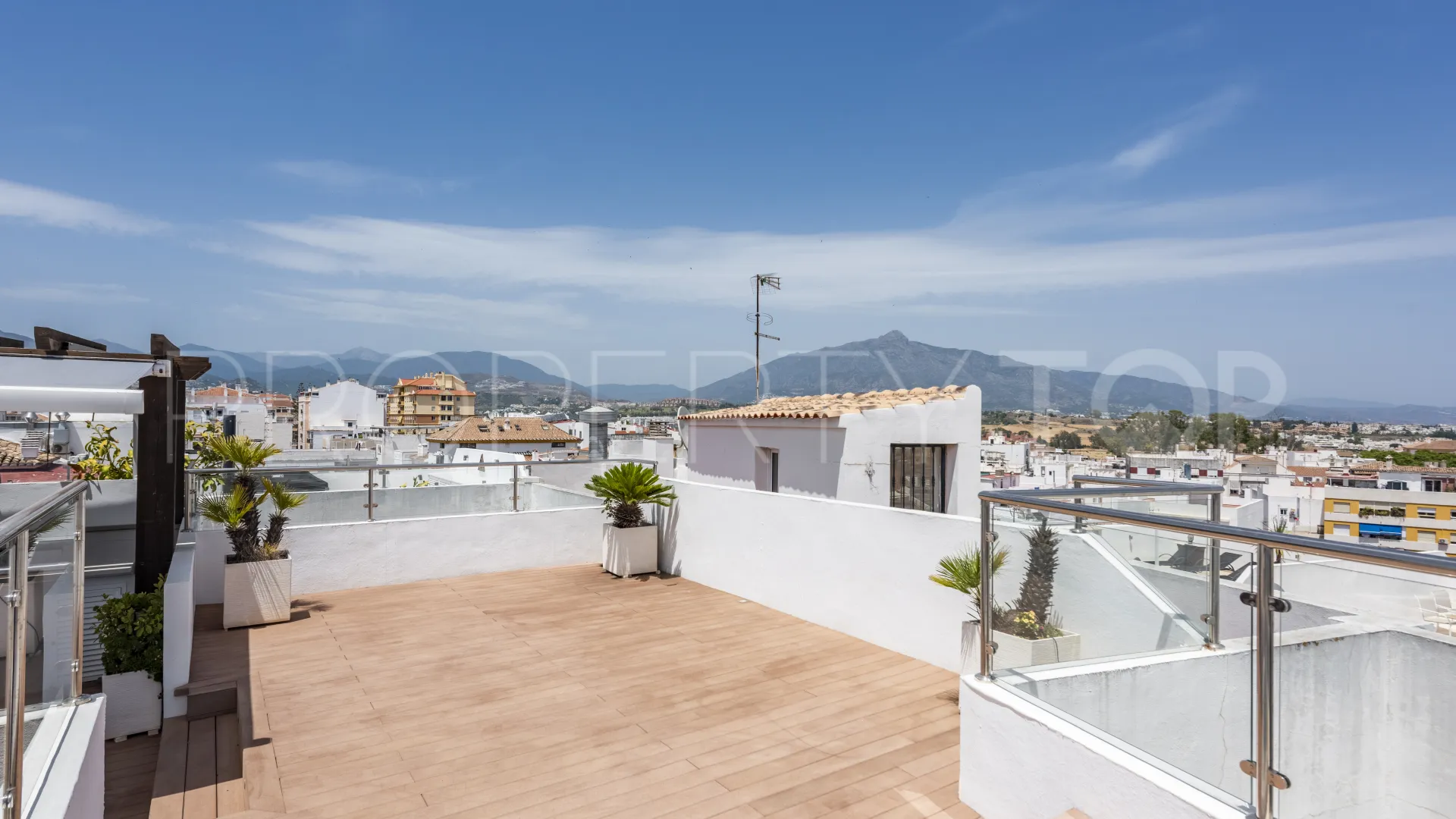 San Pedro de Alcantara, atico duplex con 3 dormitorios a la venta