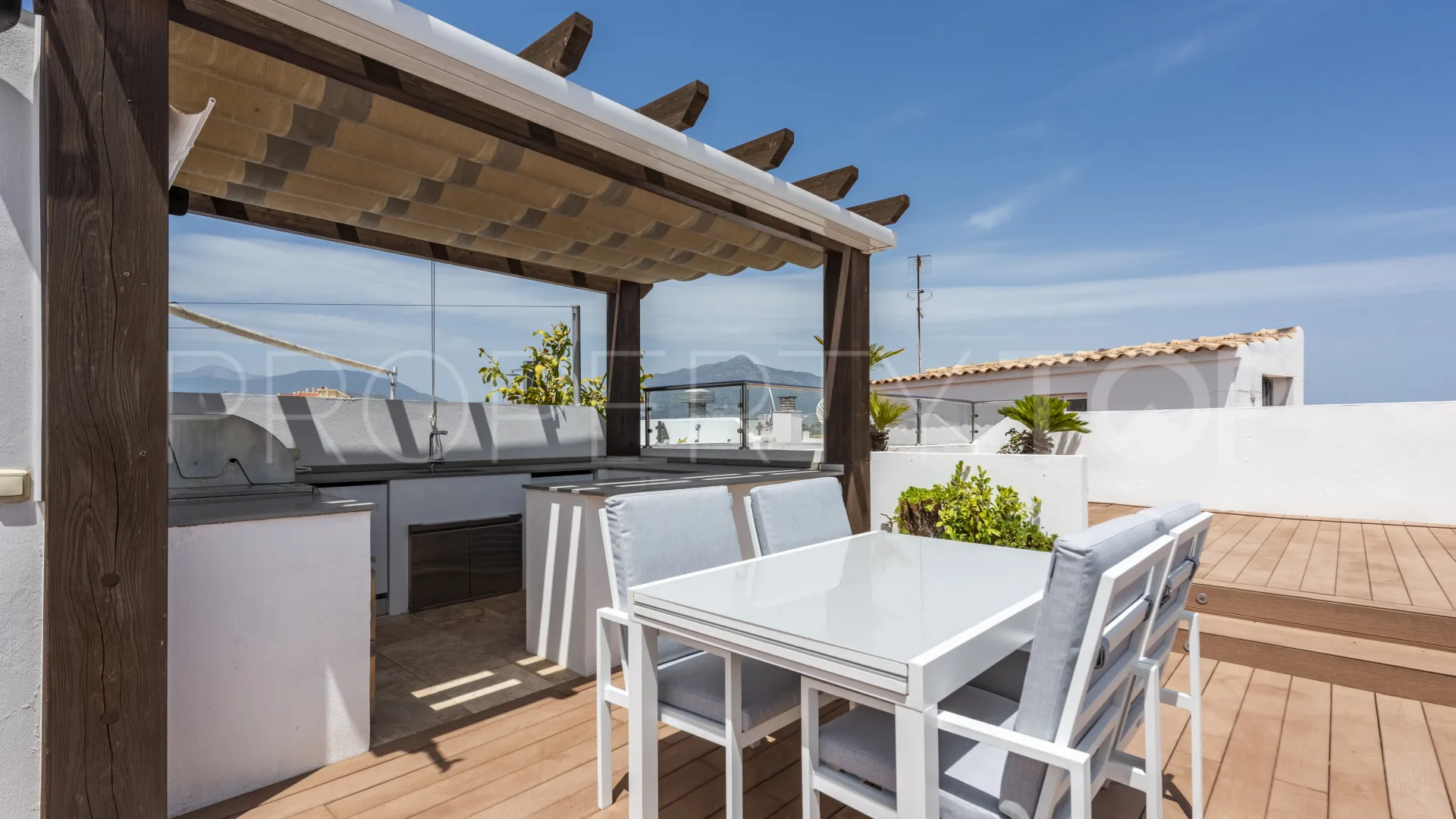San Pedro de Alcantara, atico duplex con 3 dormitorios a la venta