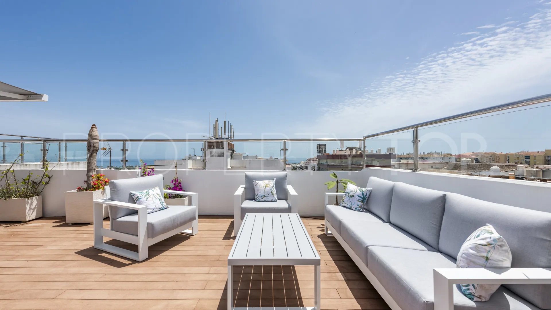 San Pedro de Alcantara, atico duplex con 3 dormitorios a la venta