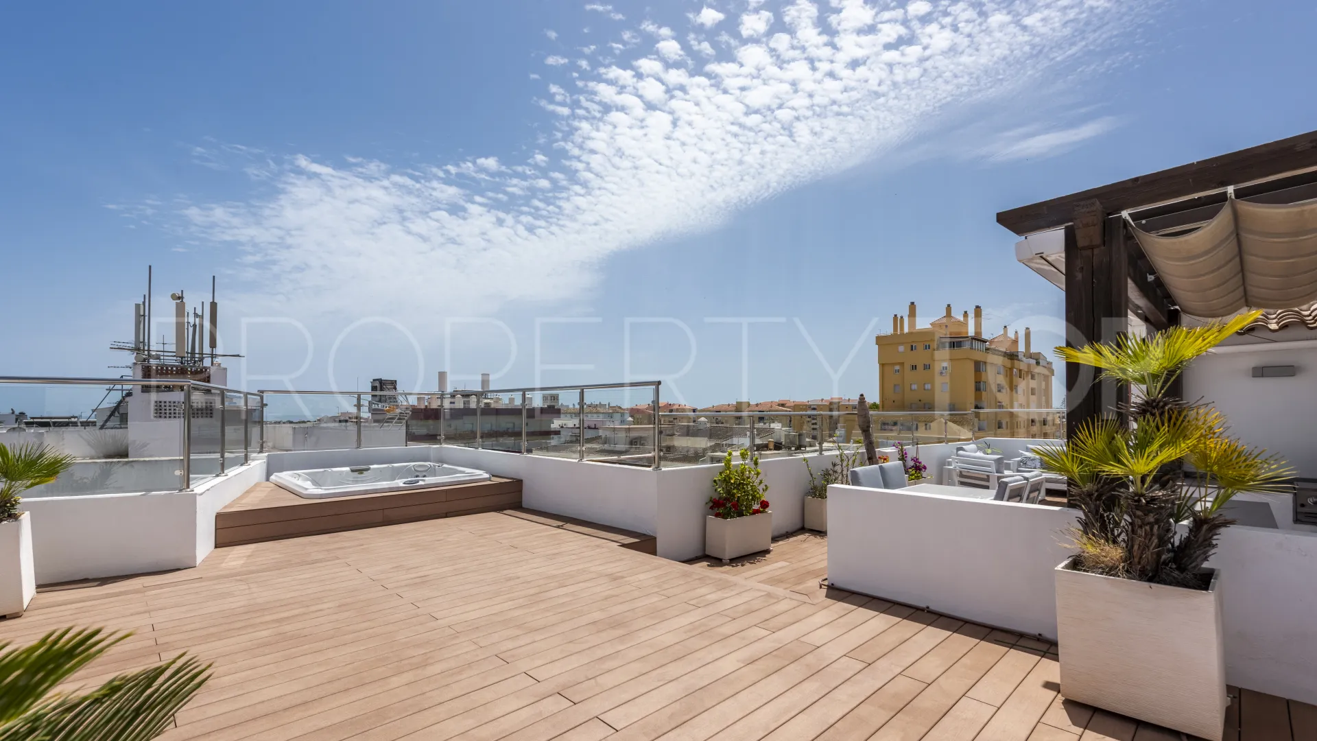 San Pedro de Alcantara, atico duplex con 3 dormitorios a la venta