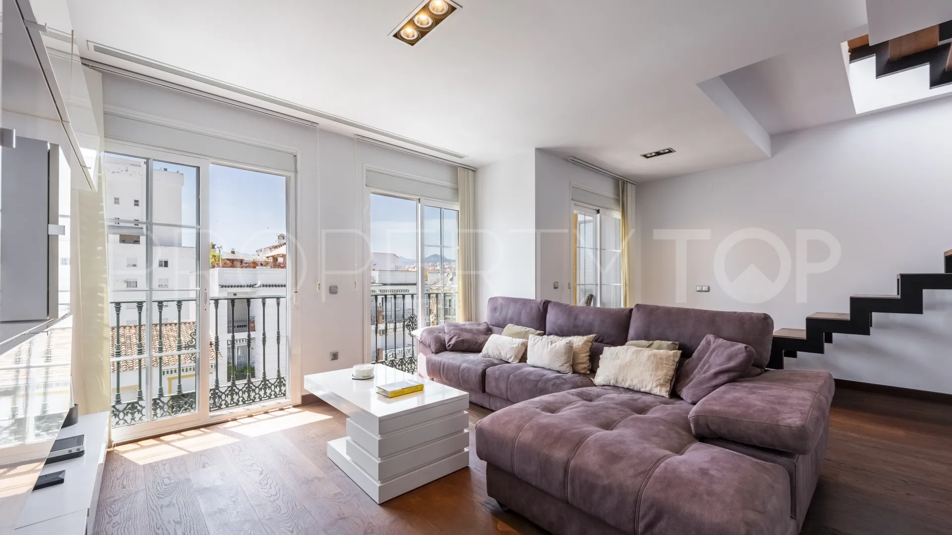San Pedro de Alcantara, atico duplex con 3 dormitorios a la venta
