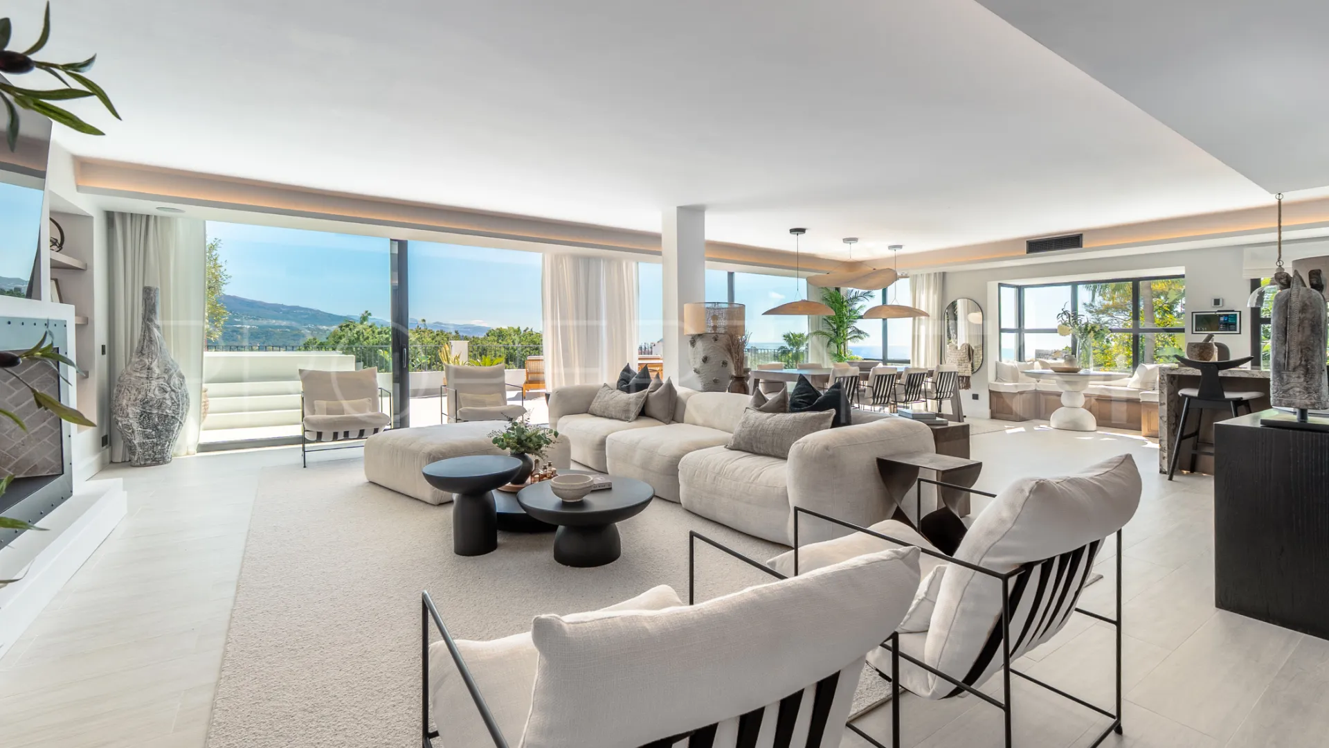 For sale villa with 6 bedrooms in Nueva Andalucia