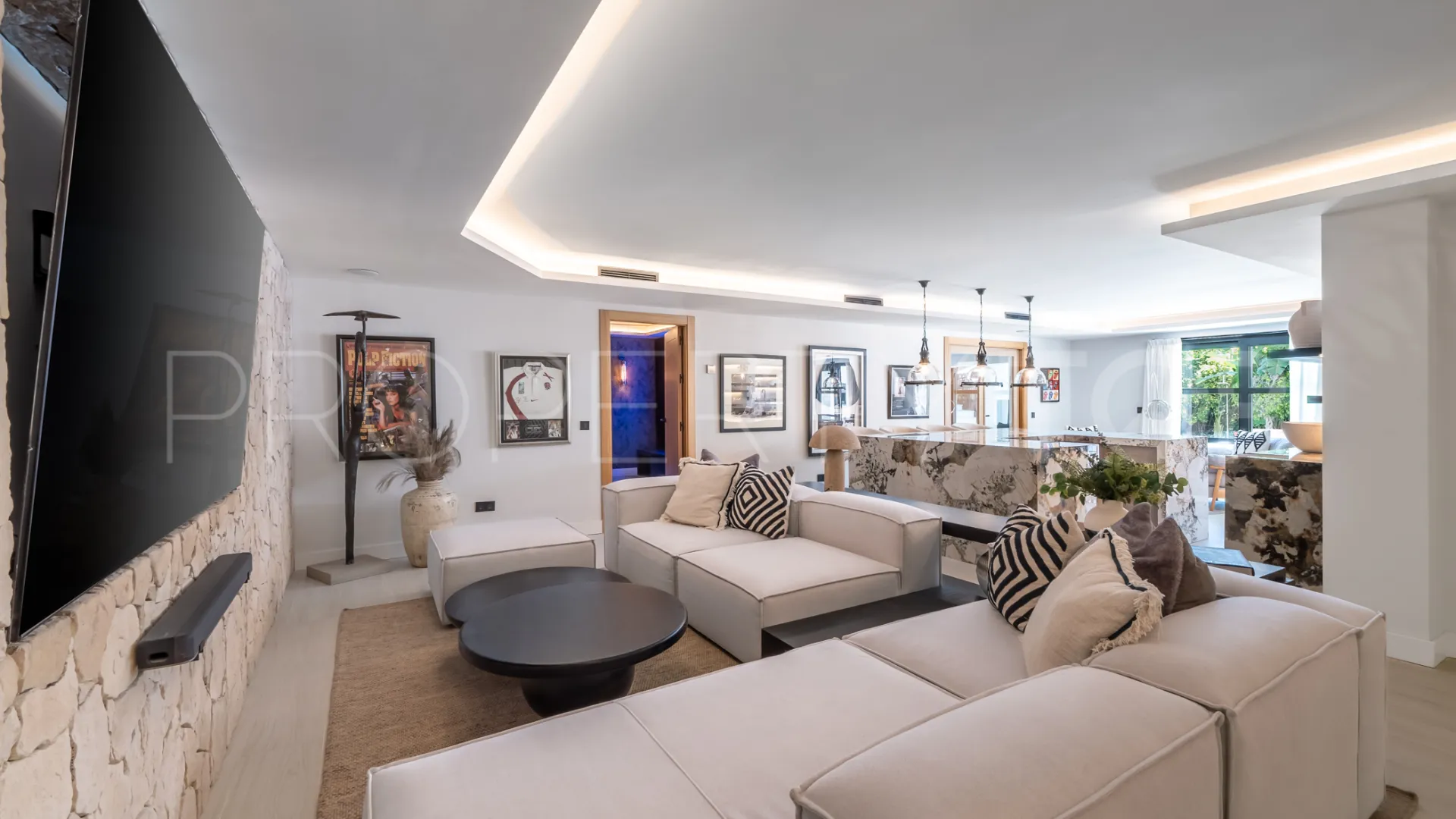 For sale villa with 6 bedrooms in Nueva Andalucia