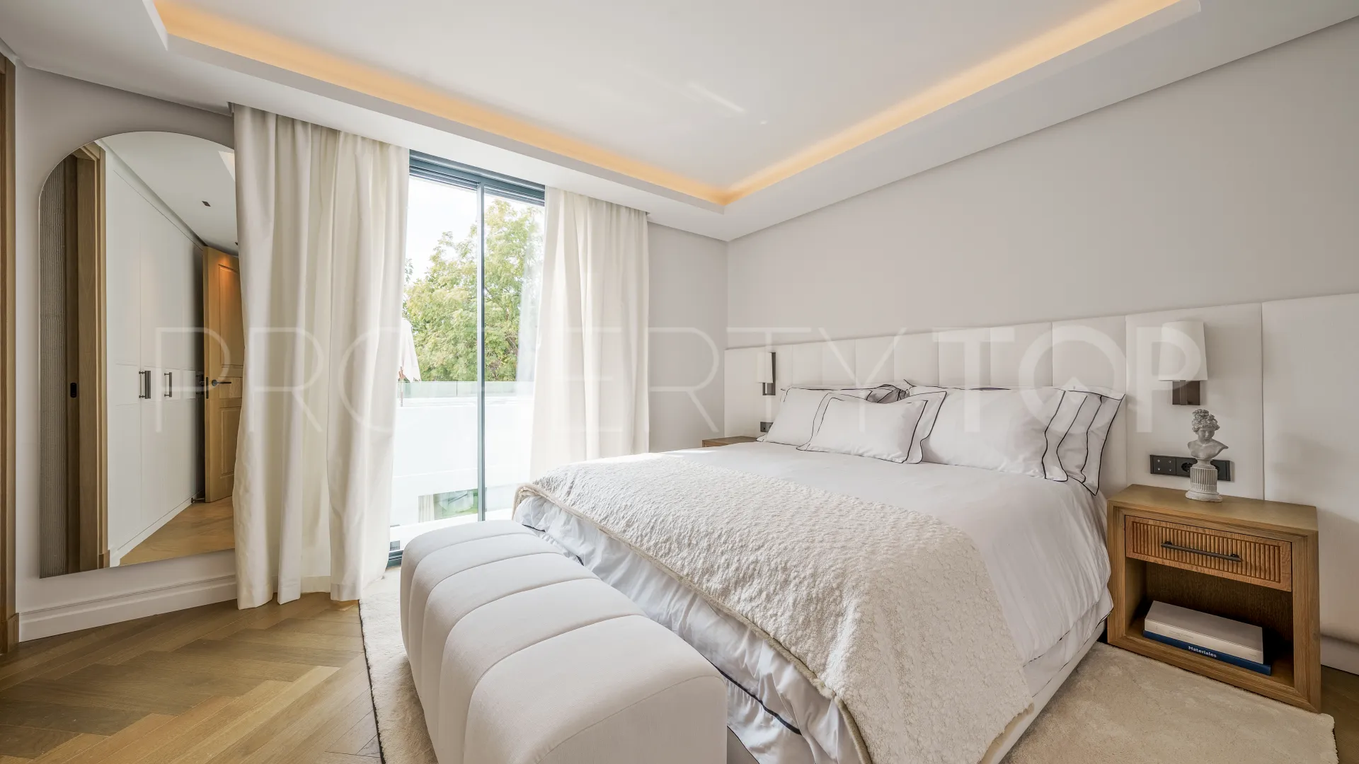 For sale villa in Las Brisas