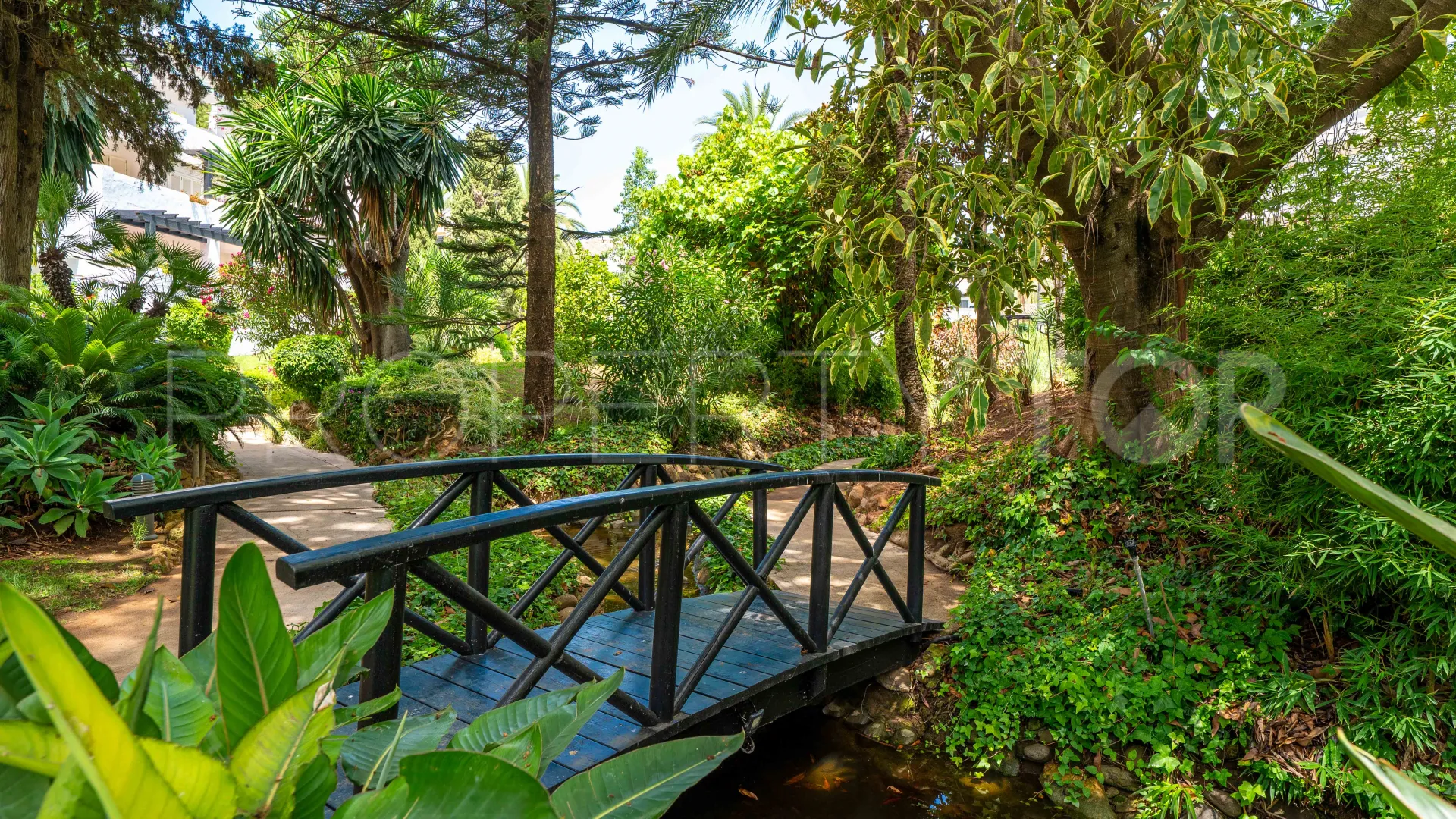 Ground floor apartment with 2 bedrooms for sale in Puente Romano II