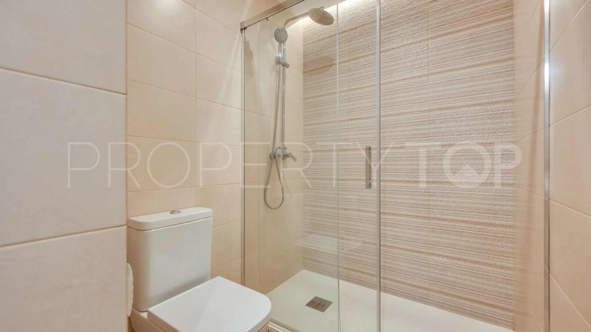 Ground floor apartment with 2 bedrooms for sale in Puente Romano II