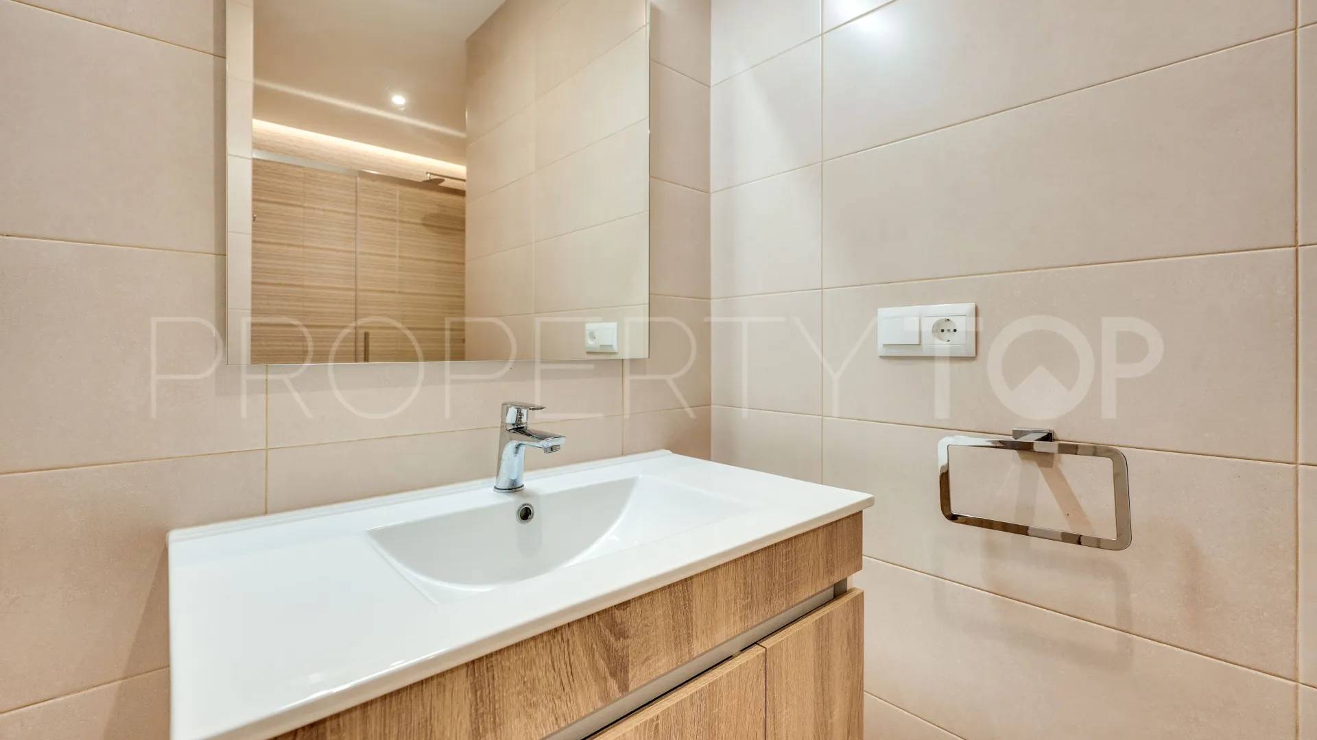 Ground floor apartment with 2 bedrooms for sale in Puente Romano II