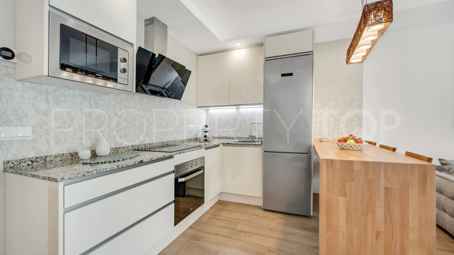 Ground floor apartment with 2 bedrooms for sale in Puente Romano II