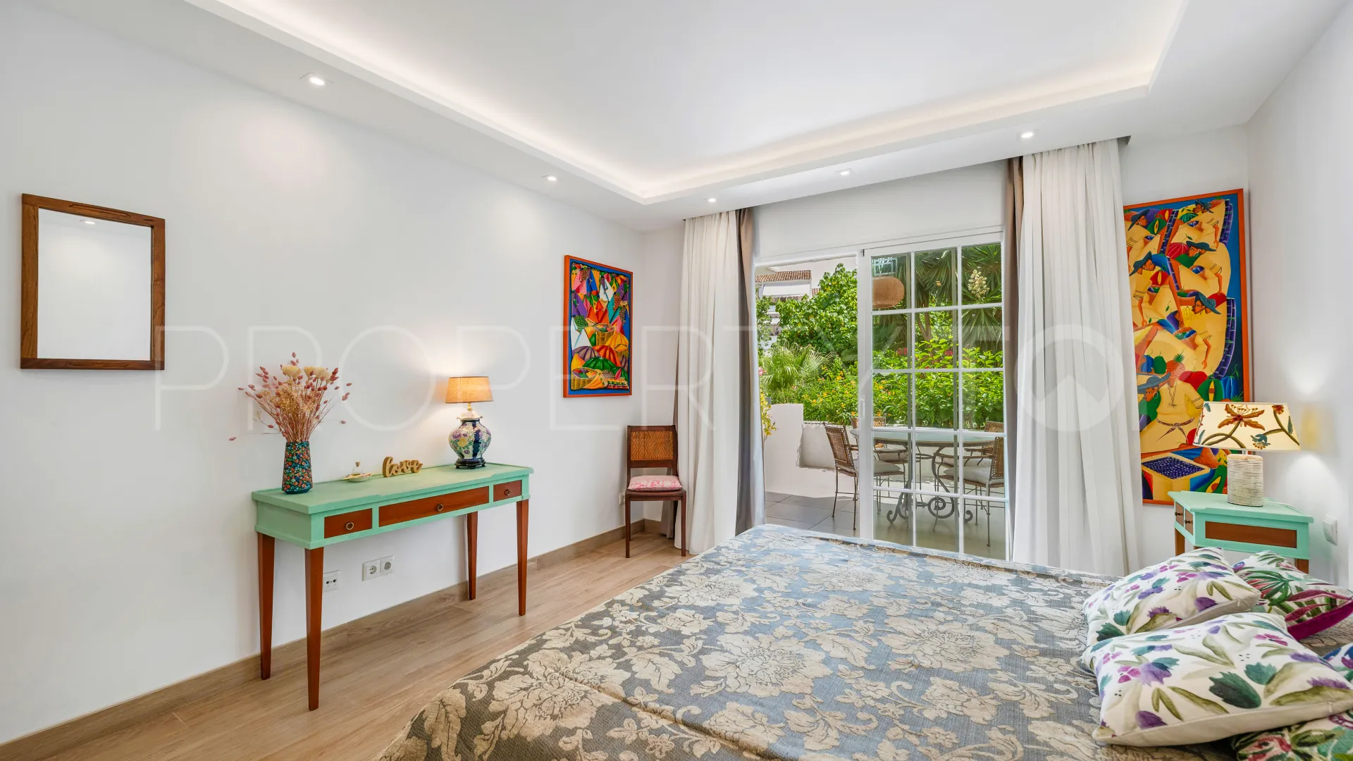 Ground floor apartment with 2 bedrooms for sale in Puente Romano II