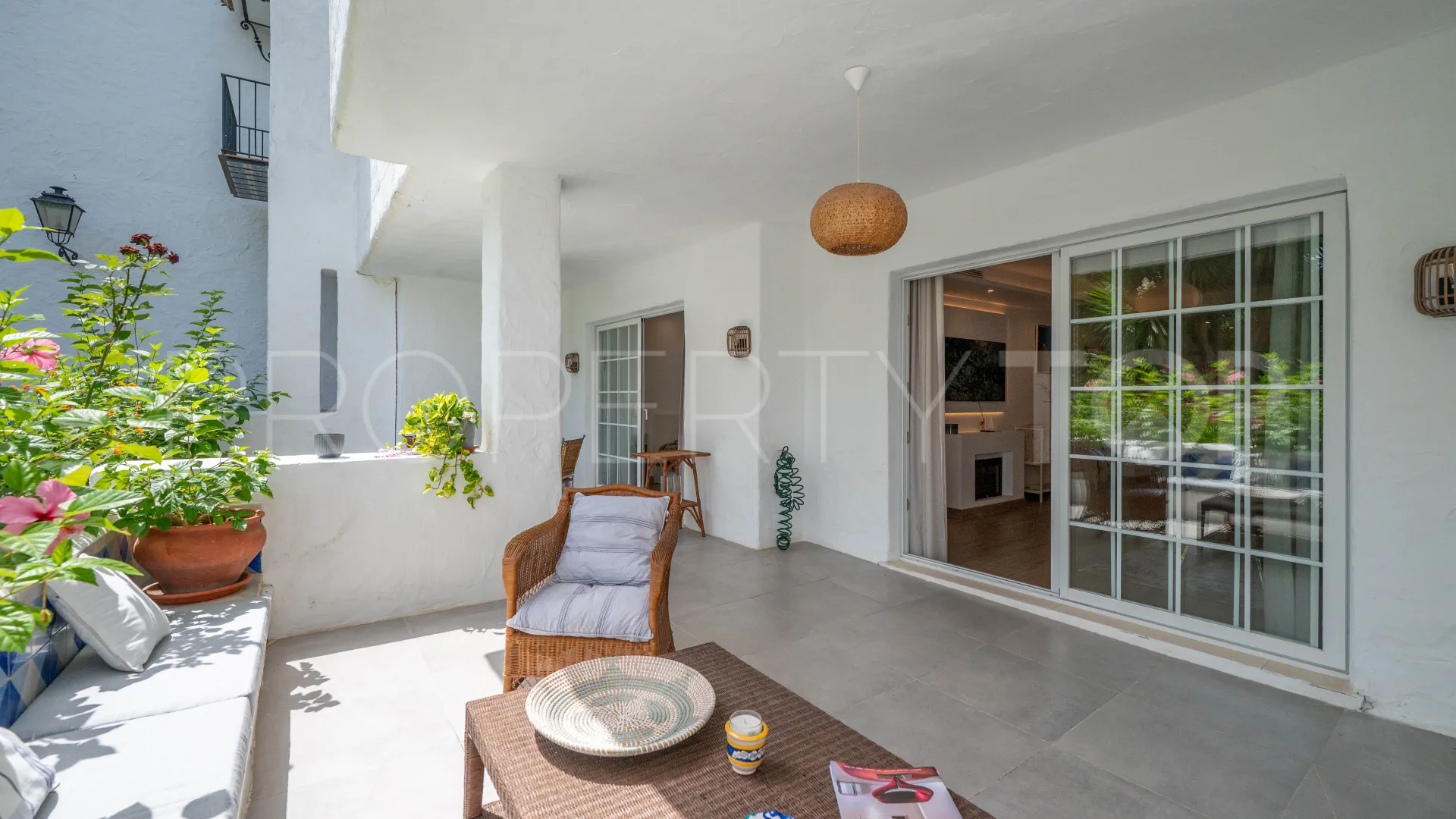 Ground floor apartment with 2 bedrooms for sale in Puente Romano II