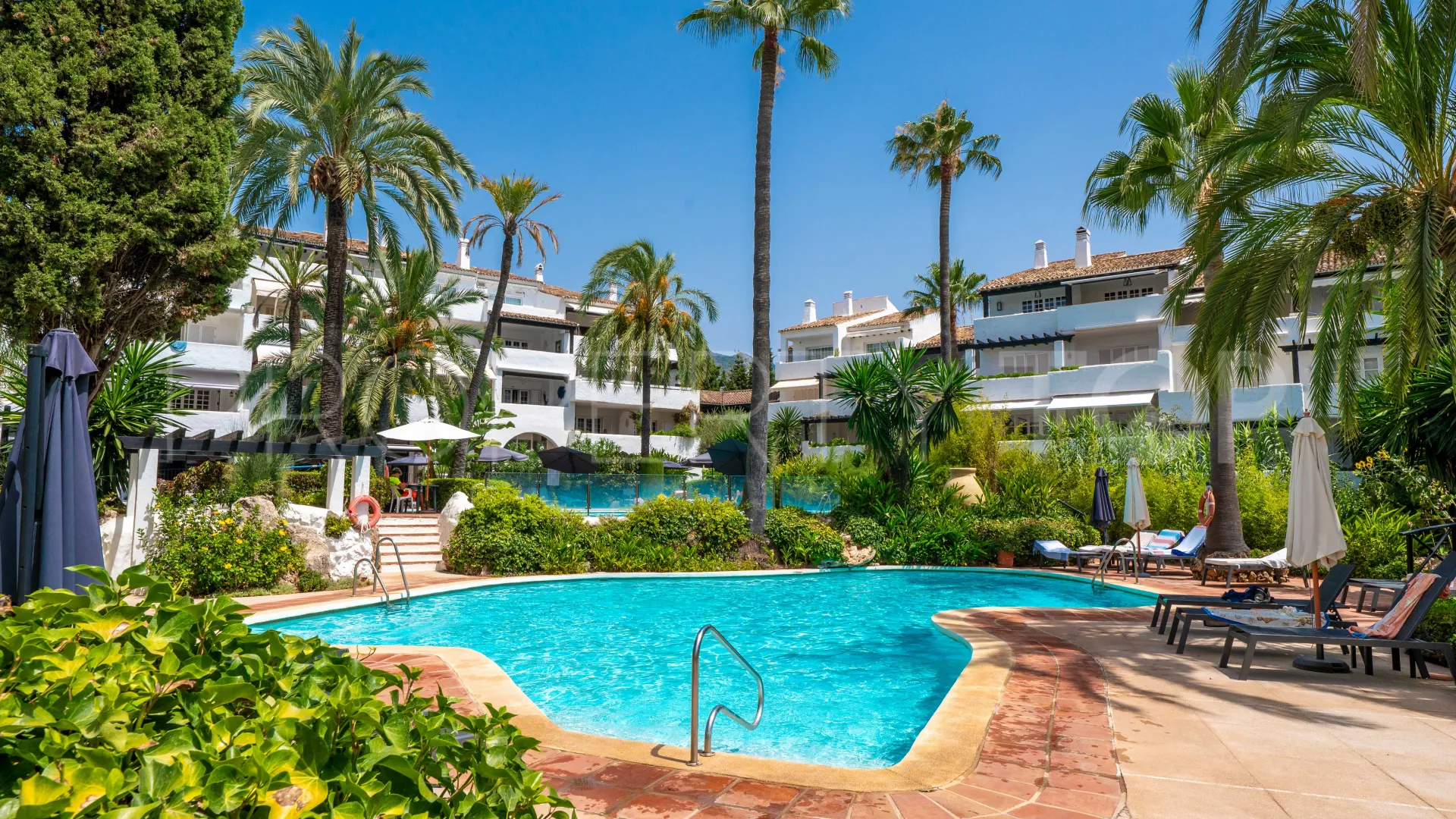 Ground floor apartment with 2 bedrooms for sale in Puente Romano II