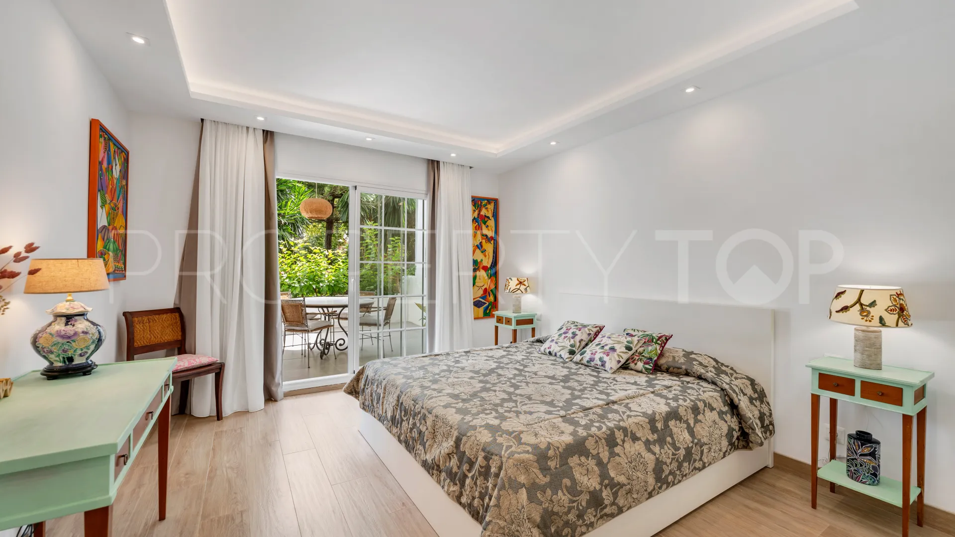 Ground floor apartment with 2 bedrooms for sale in Puente Romano II