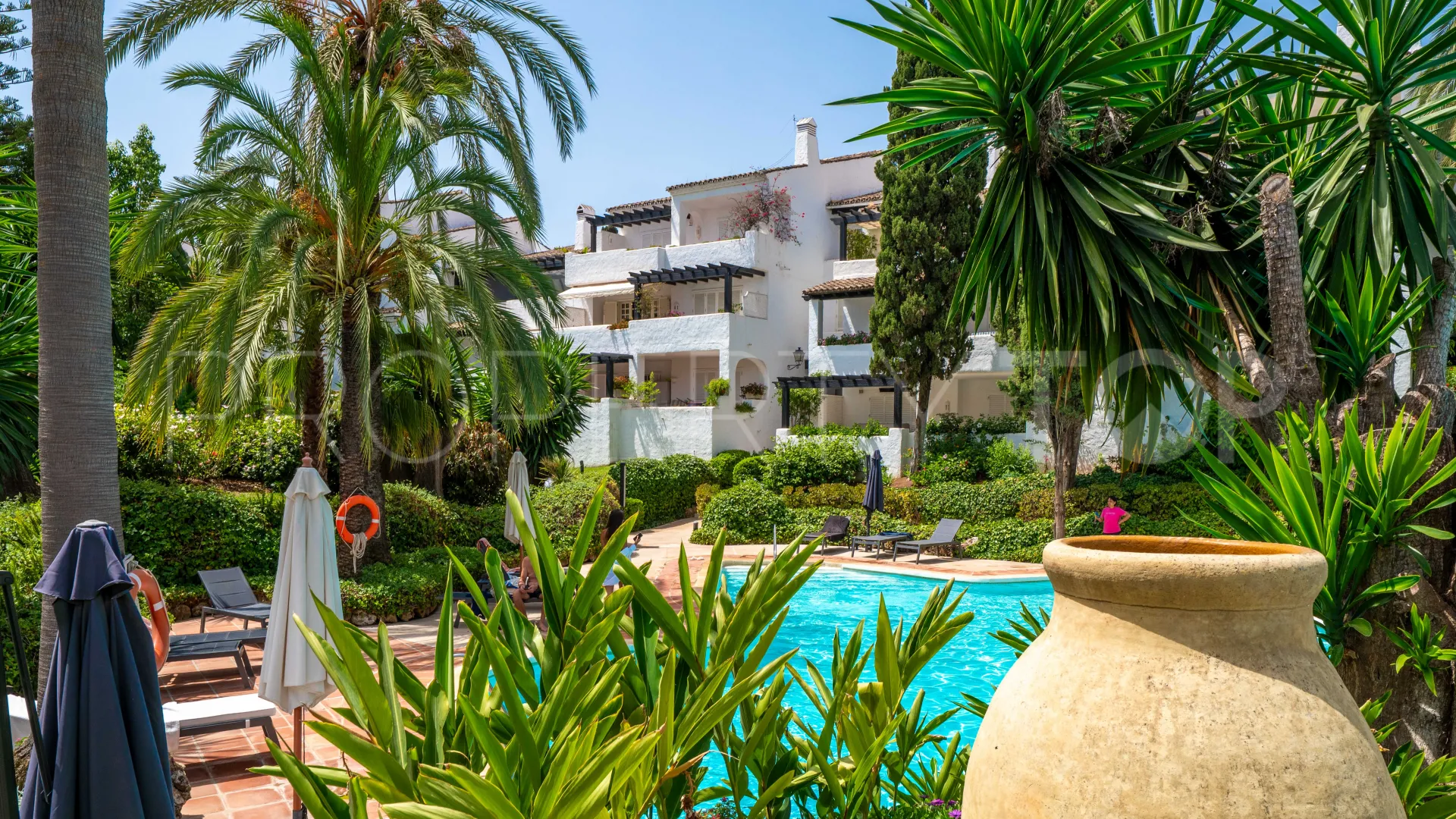 Ground floor apartment with 2 bedrooms for sale in Puente Romano II