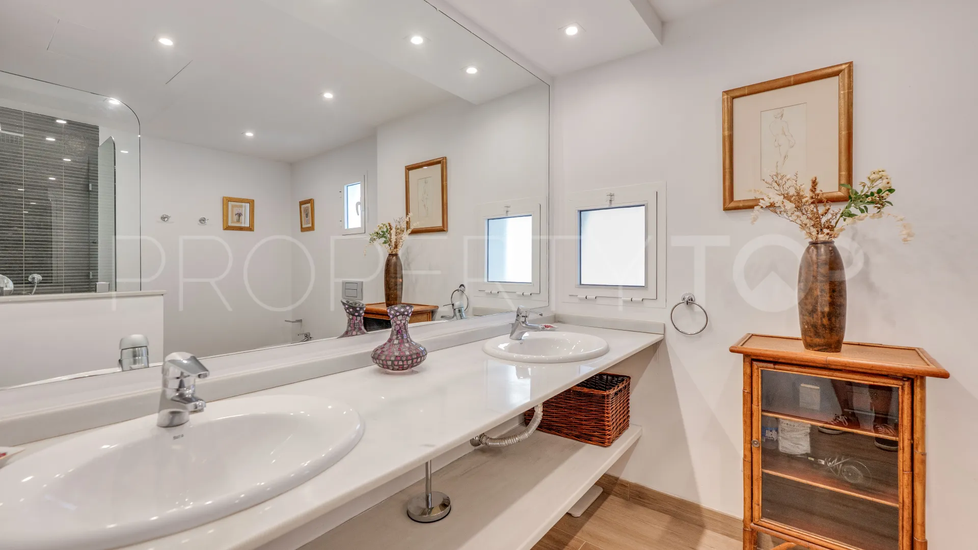 Ground floor apartment with 2 bedrooms for sale in Puente Romano II