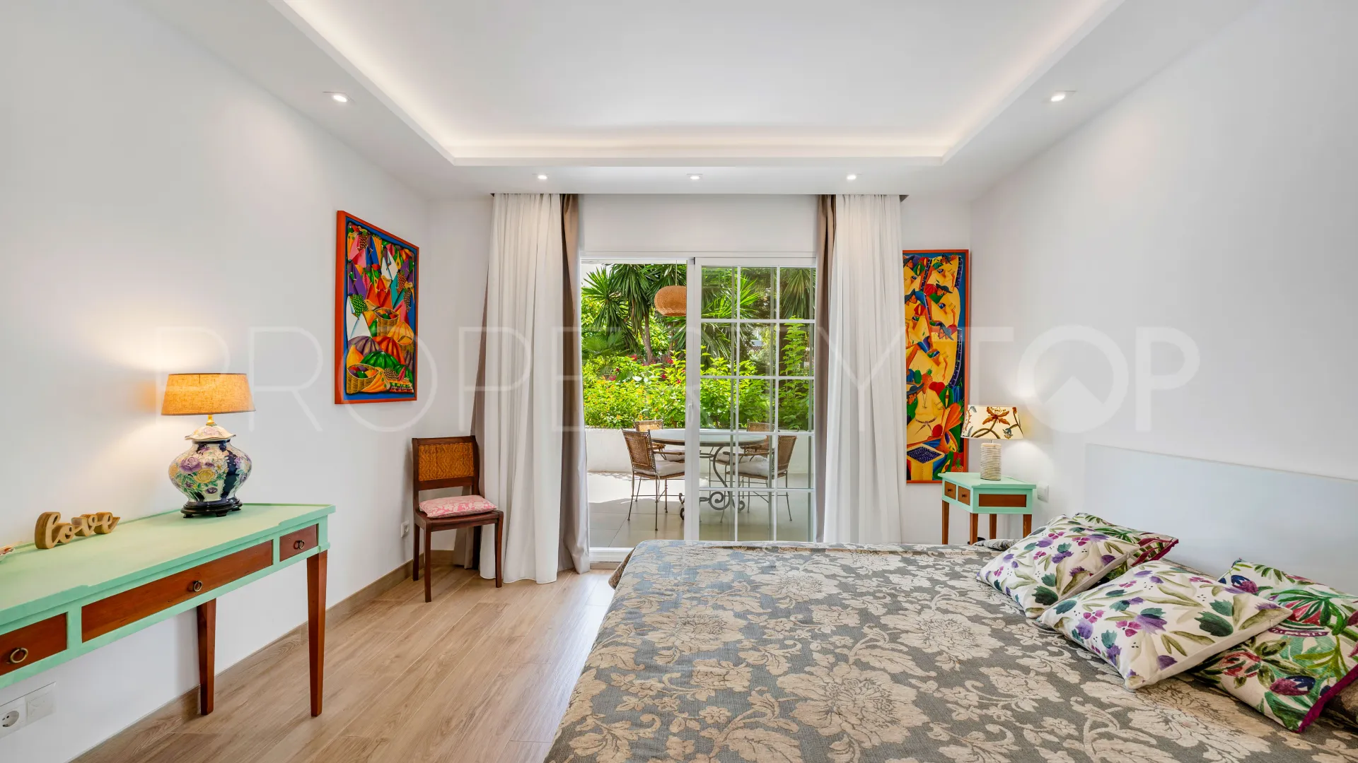 Ground floor apartment with 2 bedrooms for sale in Puente Romano II
