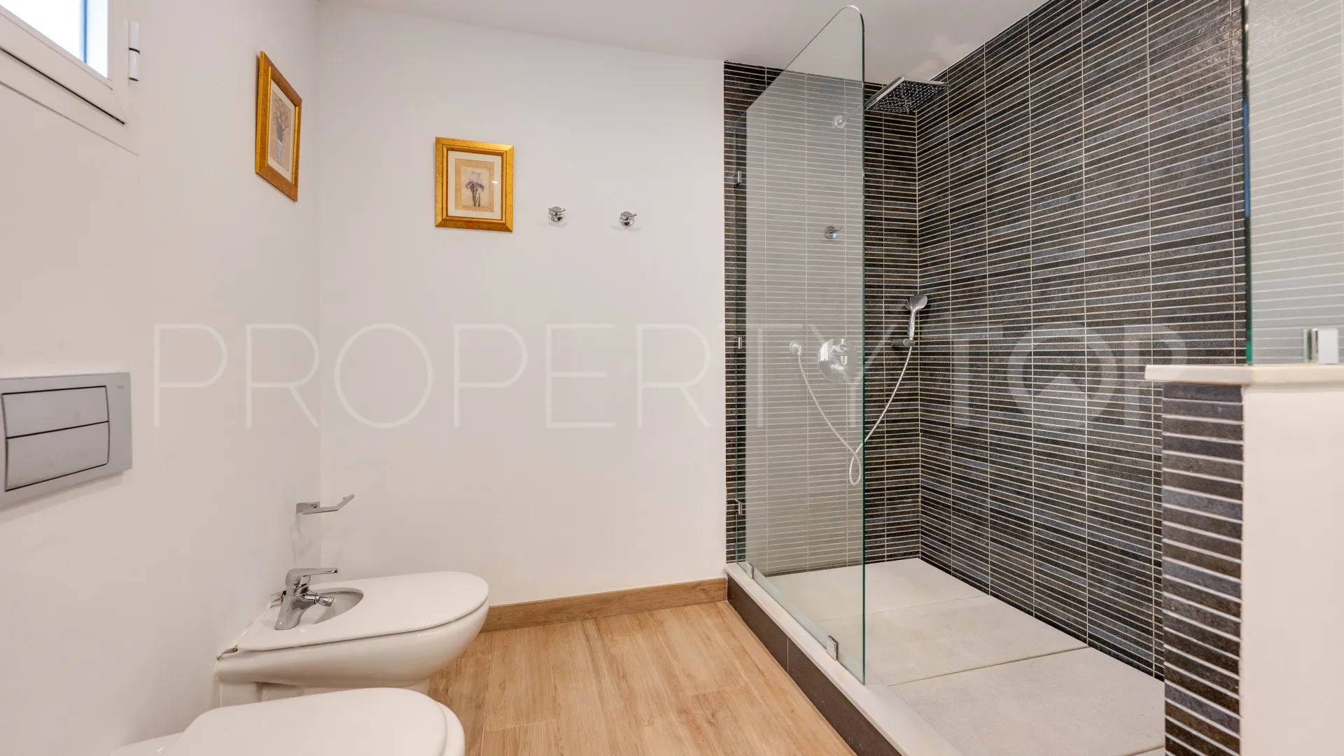 Ground floor apartment with 2 bedrooms for sale in Puente Romano II