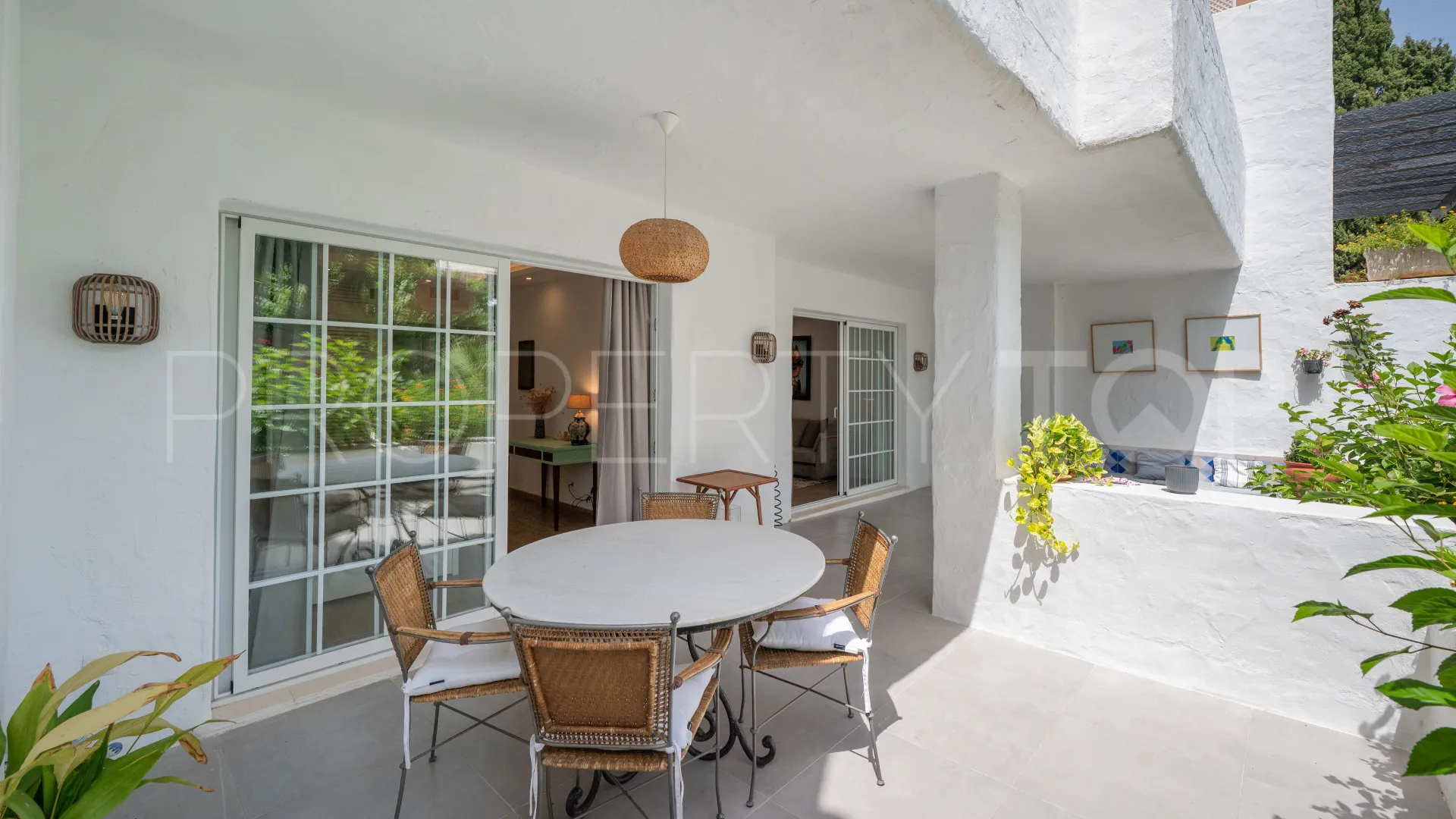 Ground floor apartment with 2 bedrooms for sale in Puente Romano II