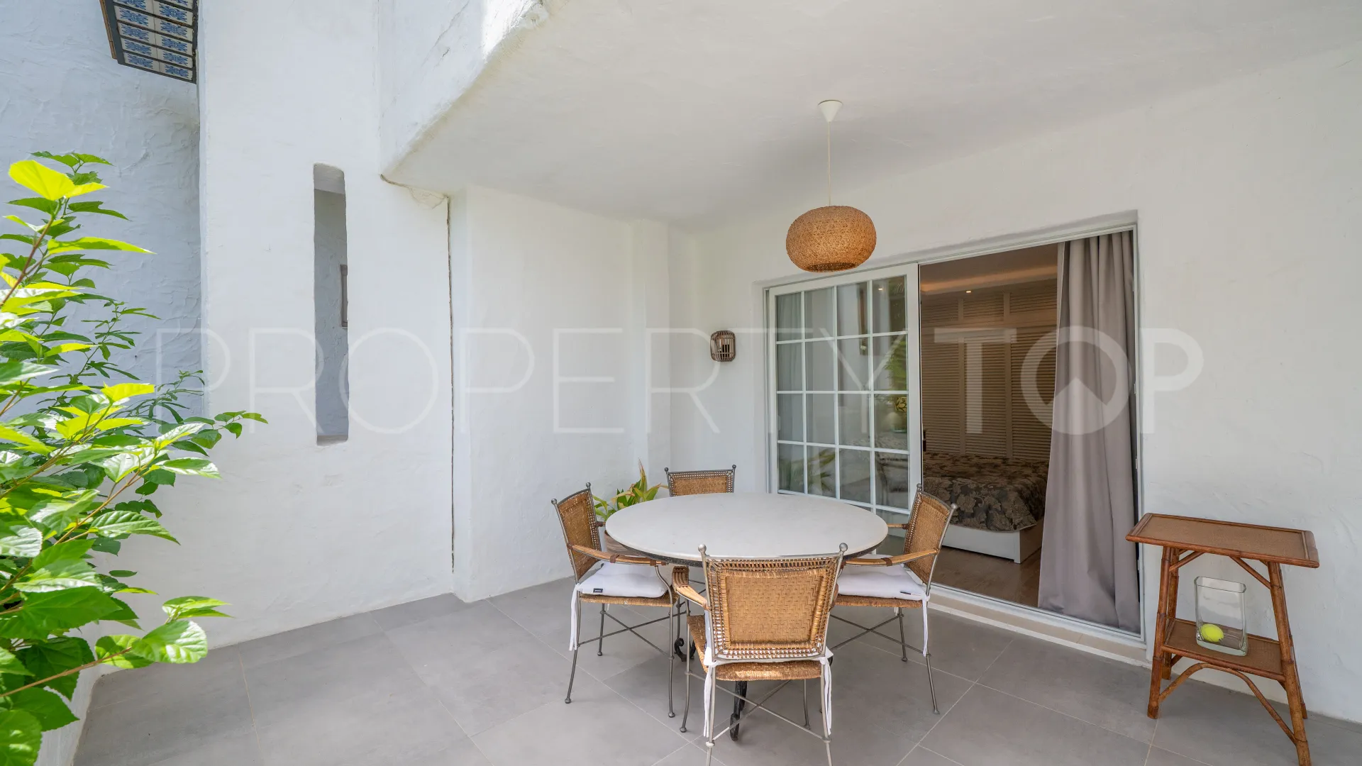 Ground floor apartment with 2 bedrooms for sale in Puente Romano II