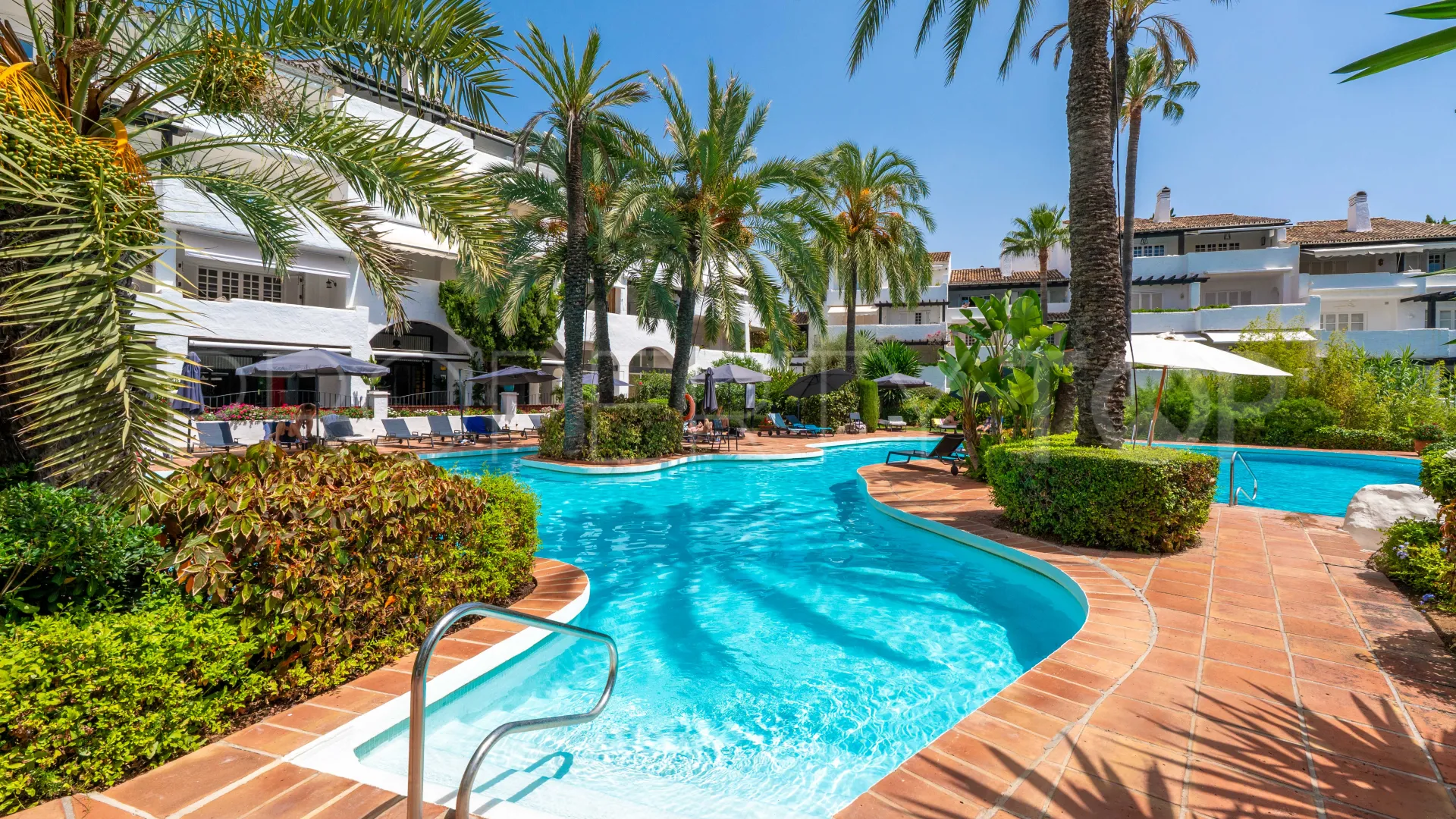 Ground floor apartment with 2 bedrooms for sale in Puente Romano II