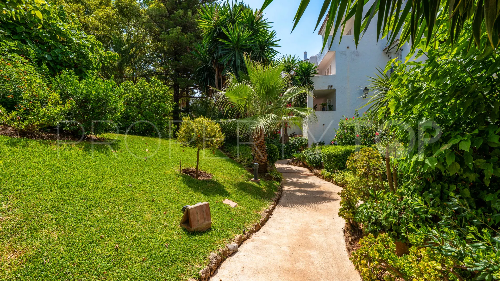 Ground floor apartment with 2 bedrooms for sale in Puente Romano II