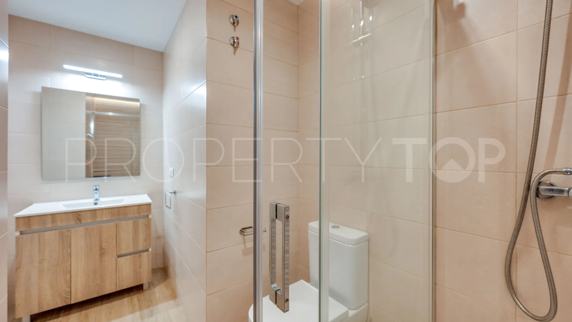 Ground floor apartment with 2 bedrooms for sale in Puente Romano II