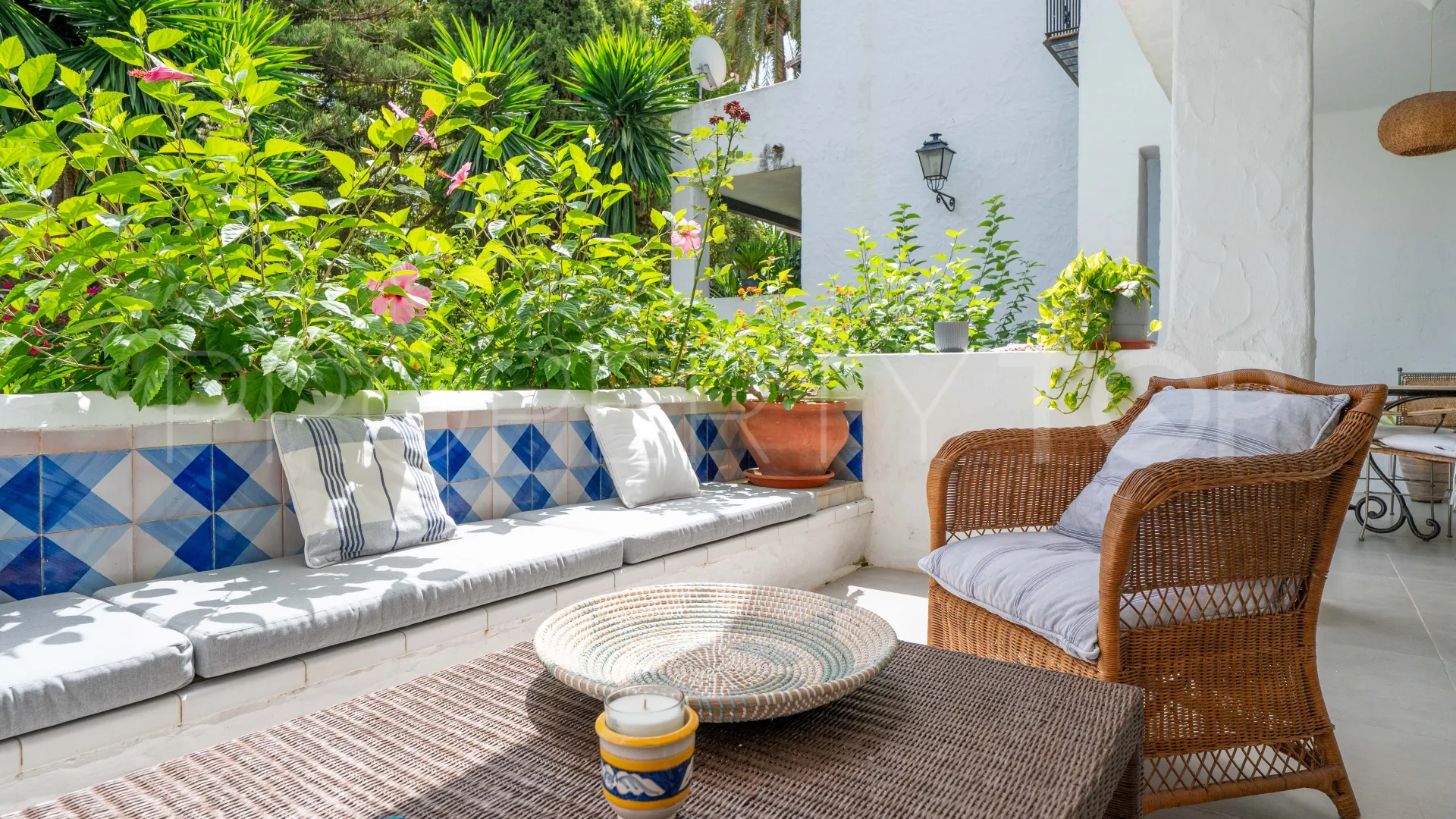 Ground floor apartment with 2 bedrooms for sale in Puente Romano II