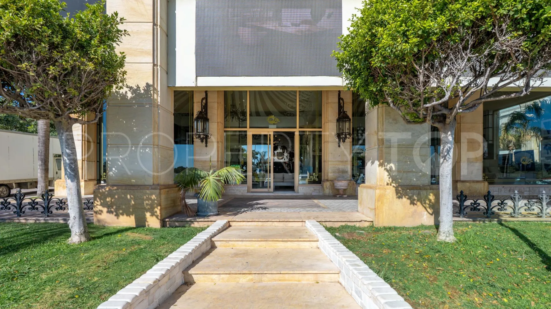 Marbella - Puerto Banus, local comercial a la venta
