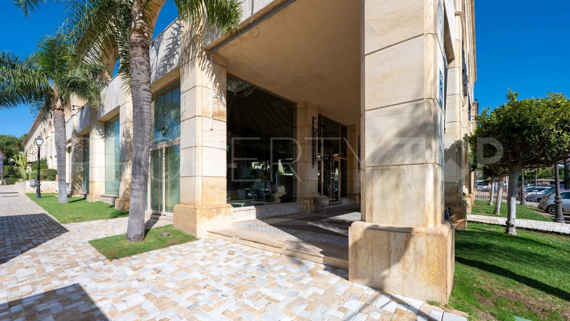 Marbella - Puerto Banus, local comercial a la venta