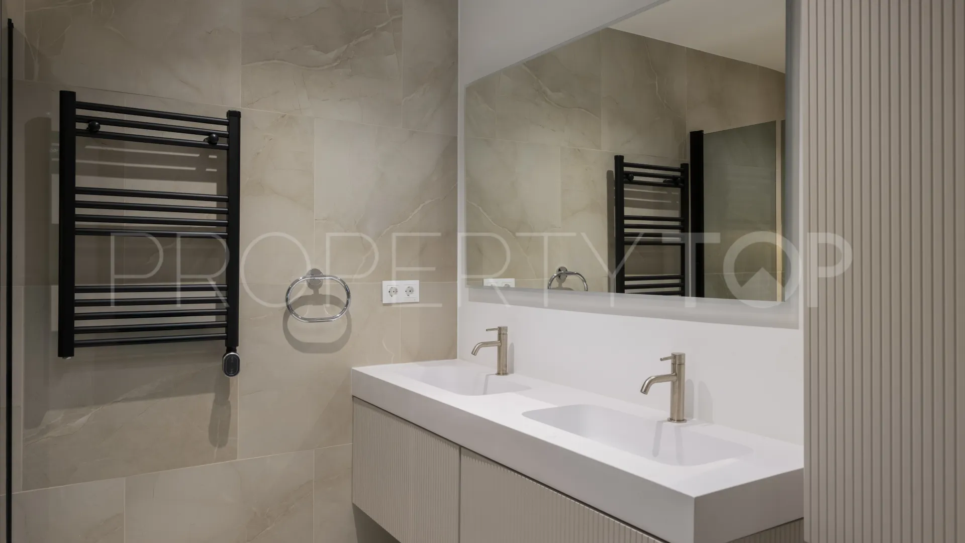 Apartamento en venta en Kings Hills