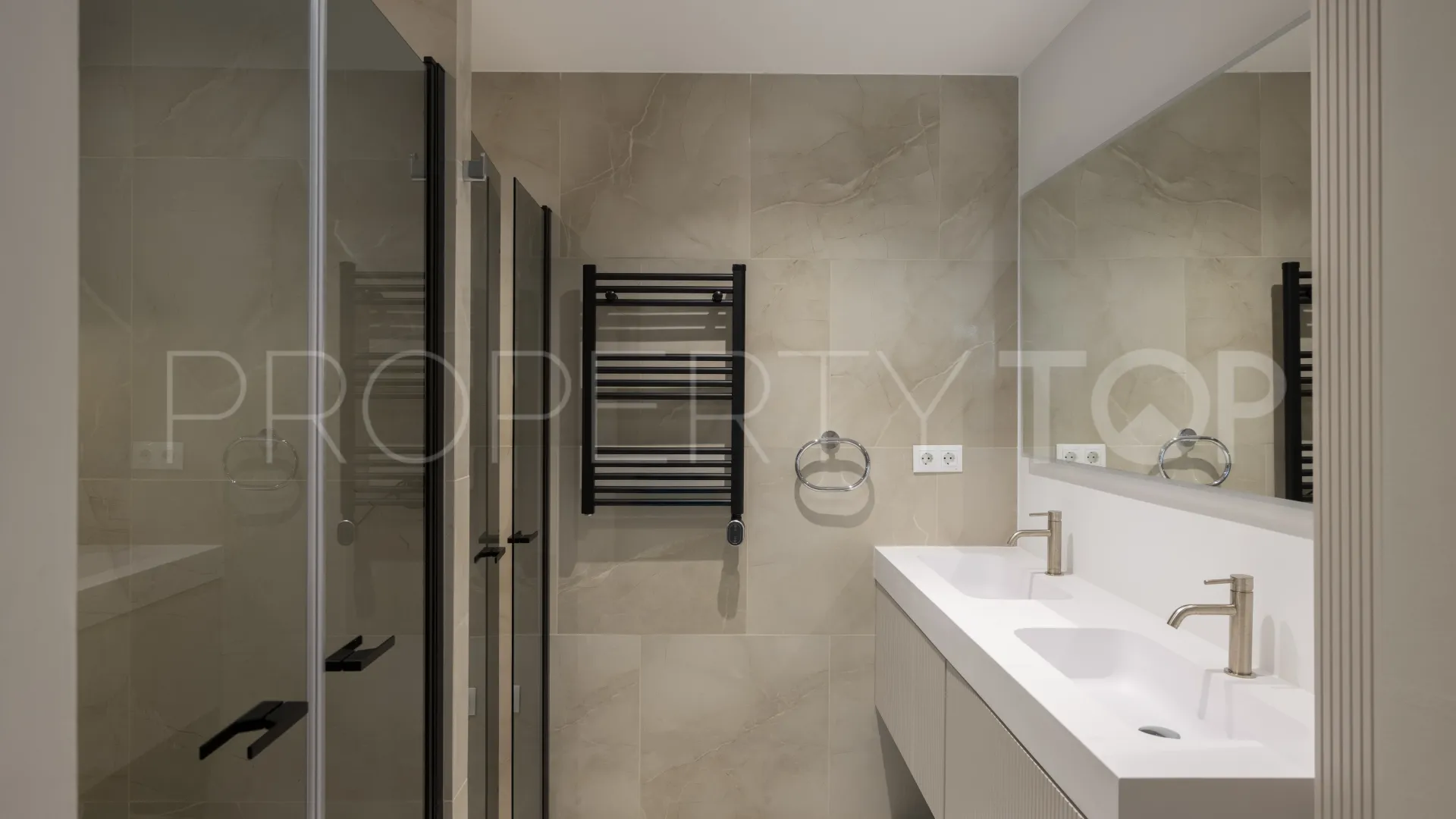 Apartamento en venta en Kings Hills