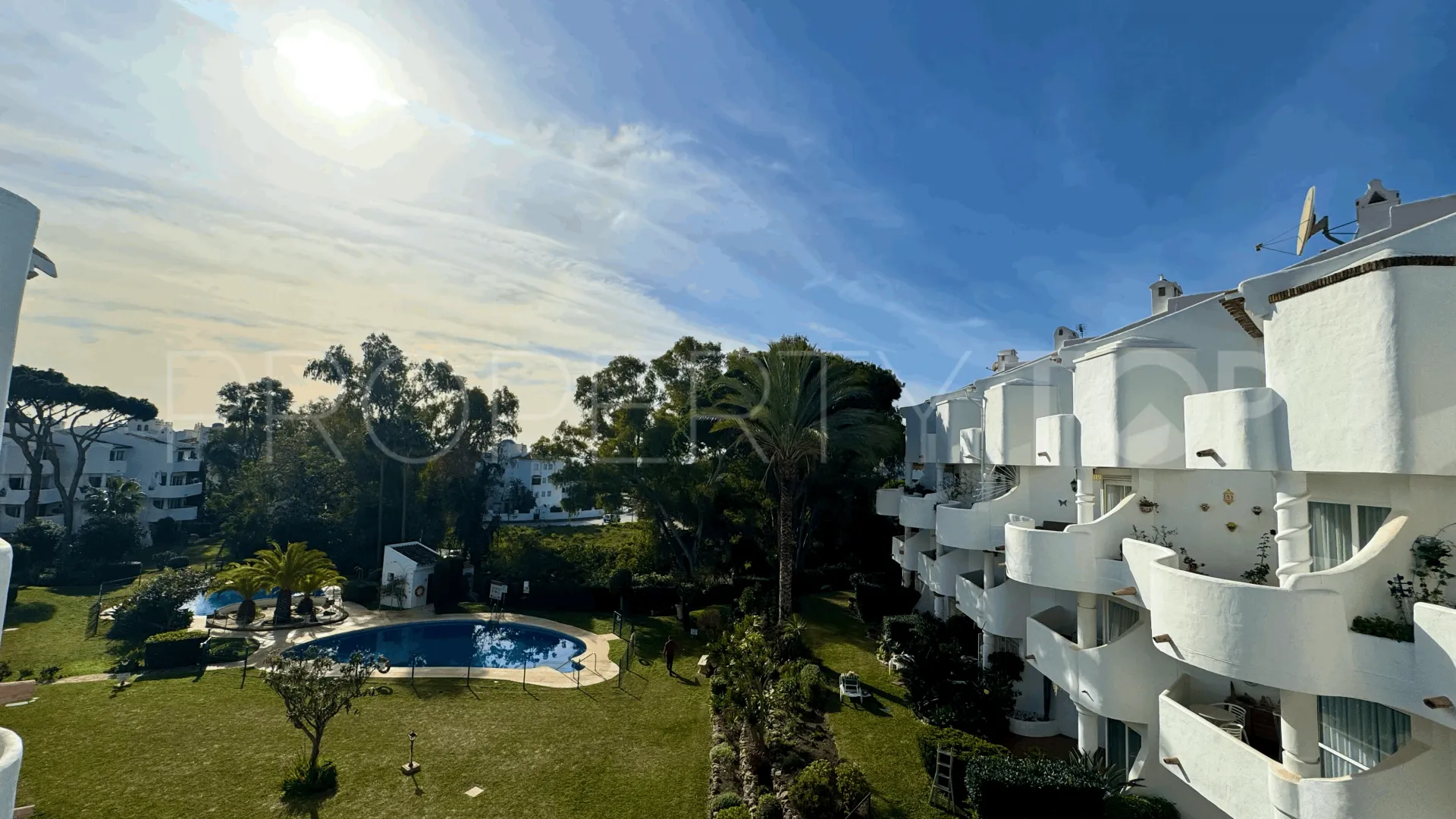 Duplex for sale in Calahonda with 2 bedrooms