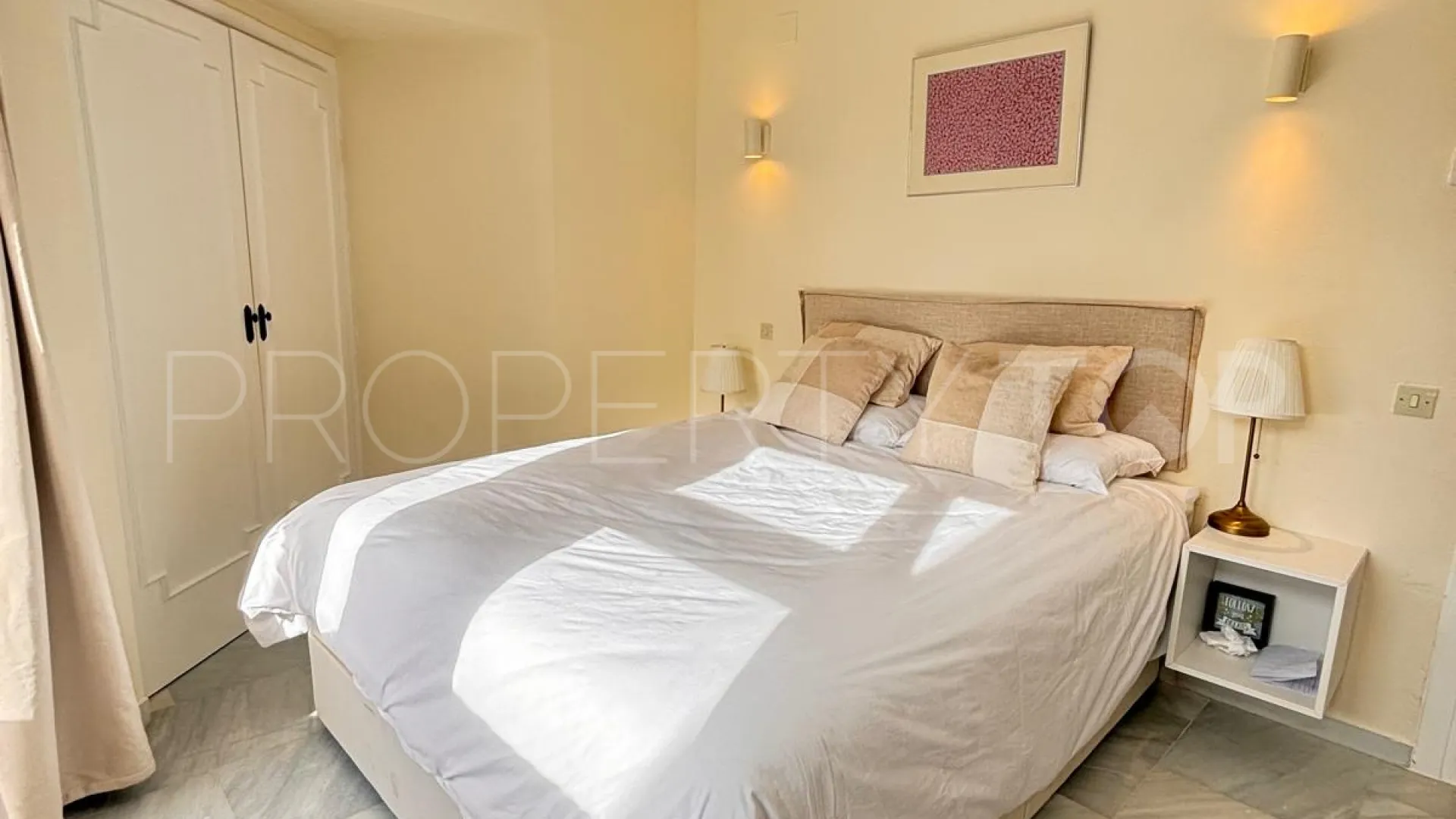 Duplex for sale in Calahonda with 2 bedrooms