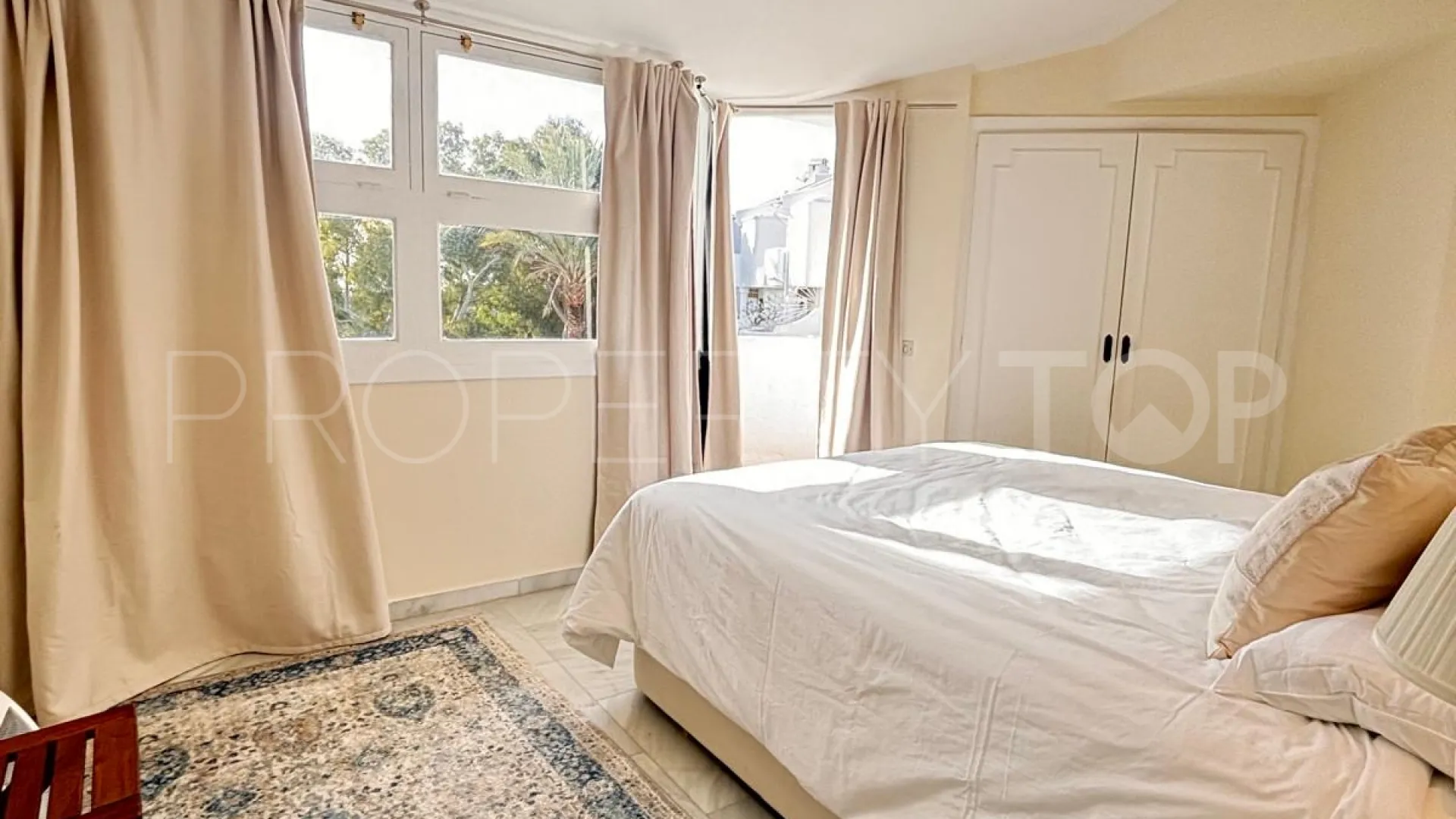 Duplex for sale in Calahonda with 2 bedrooms