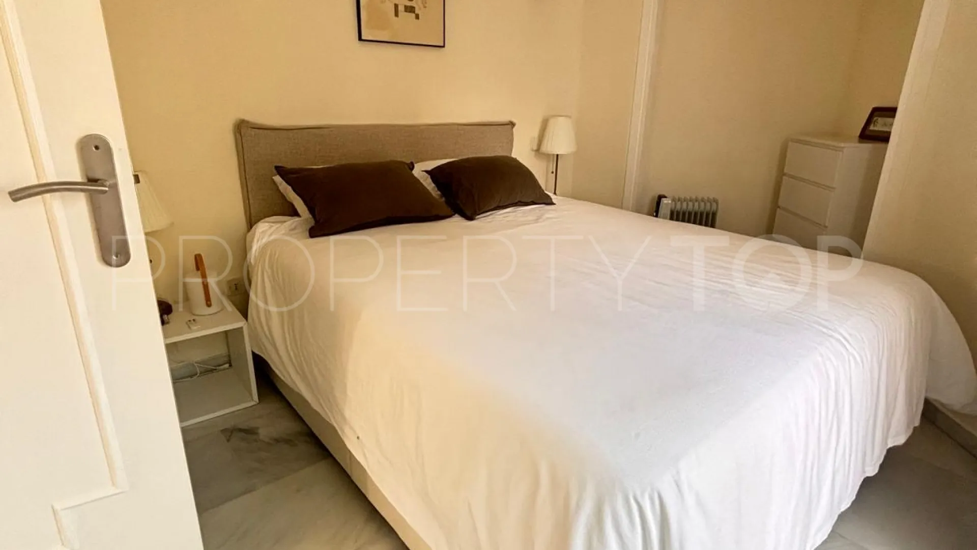 Duplex for sale in Calahonda with 2 bedrooms