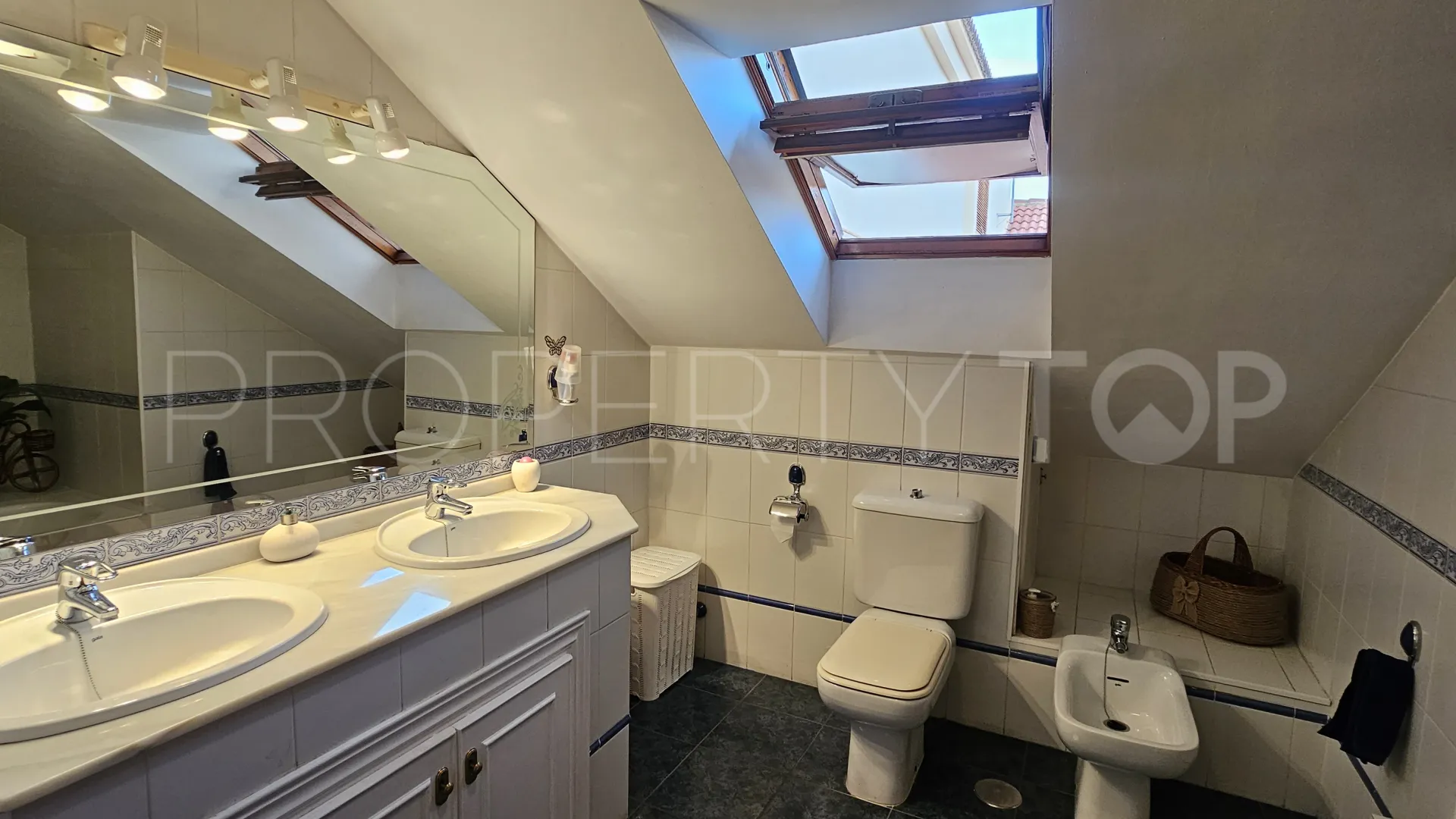 For sale Fuengirola Centro duplex with 5 bedrooms