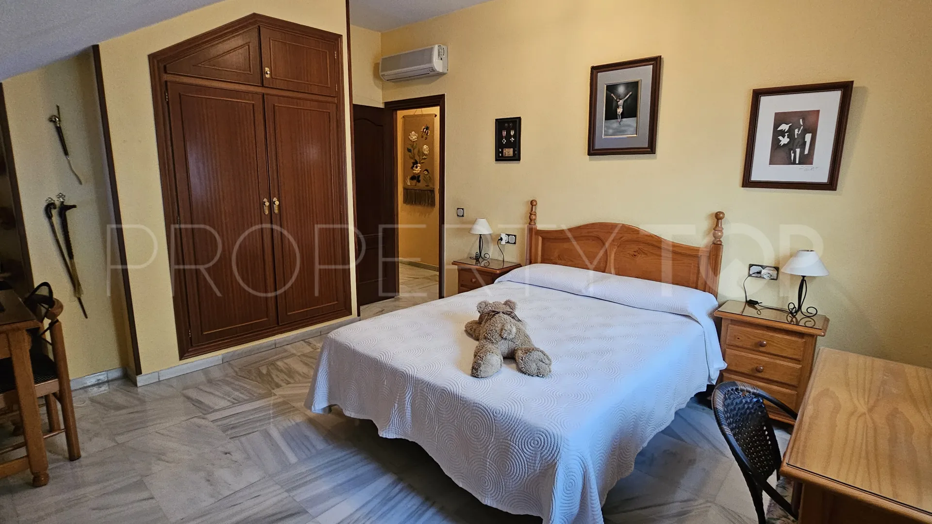 For sale Fuengirola Centro duplex with 5 bedrooms