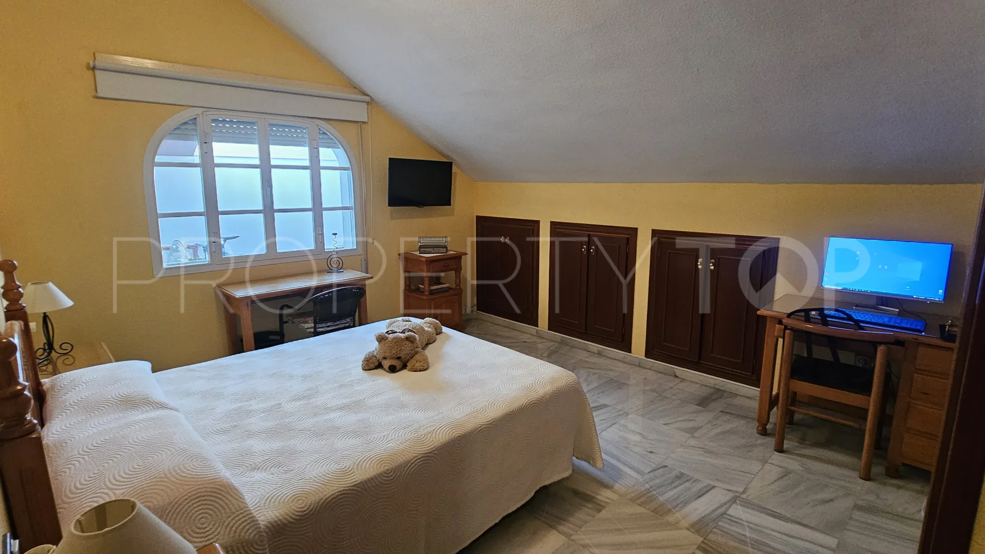 For sale Fuengirola Centro duplex with 5 bedrooms