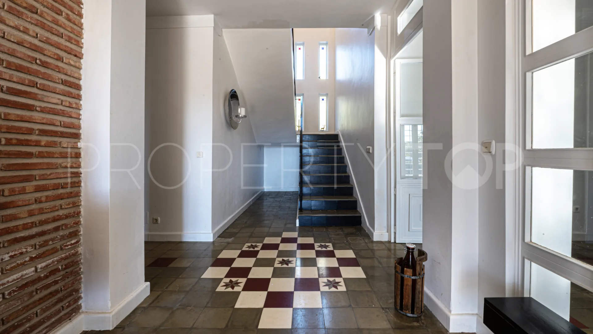 Buy Salinas villa