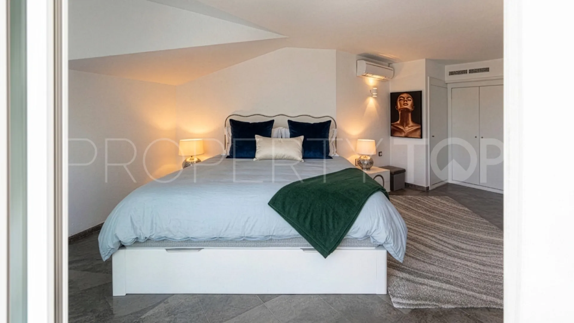 Sitio de Calahonda, pareado de 4 dormitorios en venta
