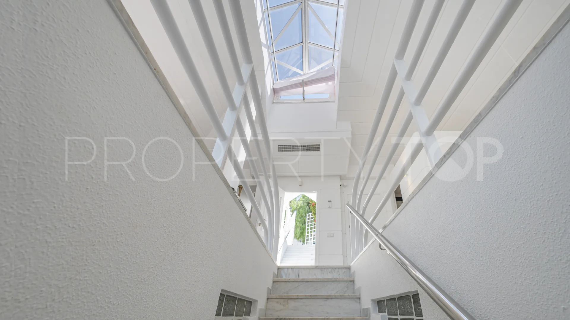 Sitio de Calahonda, pareado de 4 dormitorios en venta