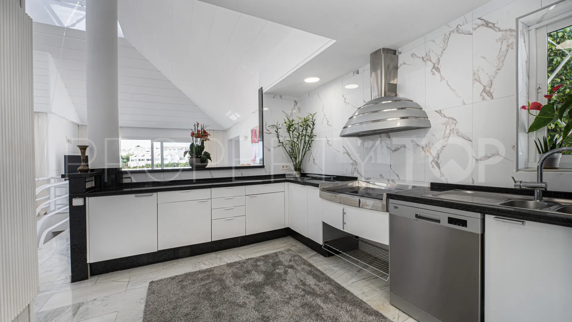 Sitio de Calahonda, pareado de 4 dormitorios en venta