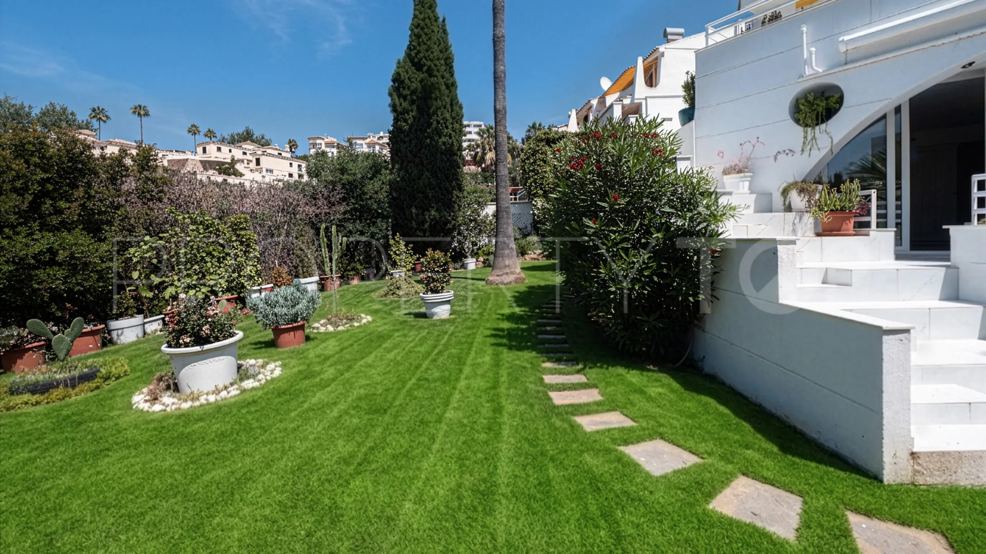 Sitio de Calahonda, pareado de 4 dormitorios en venta