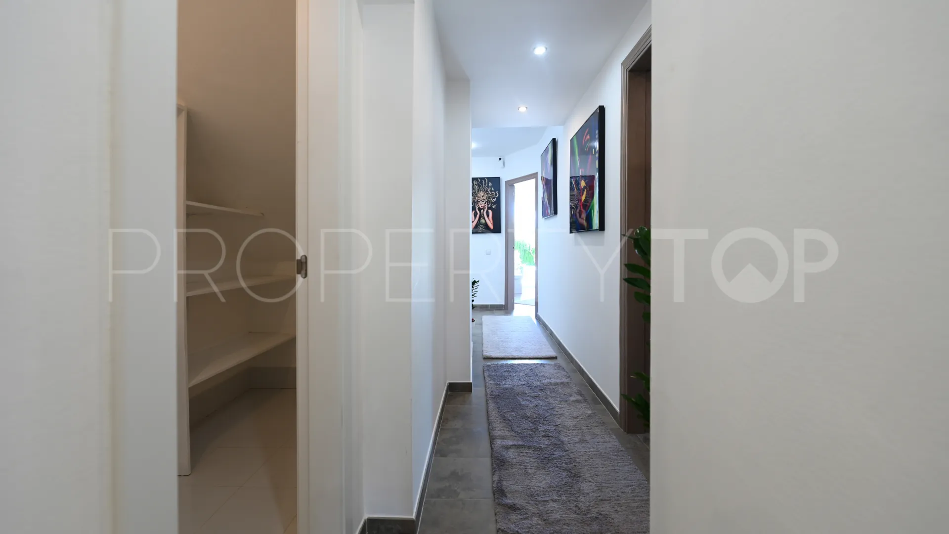 Sitio de Calahonda, pareado de 4 dormitorios en venta