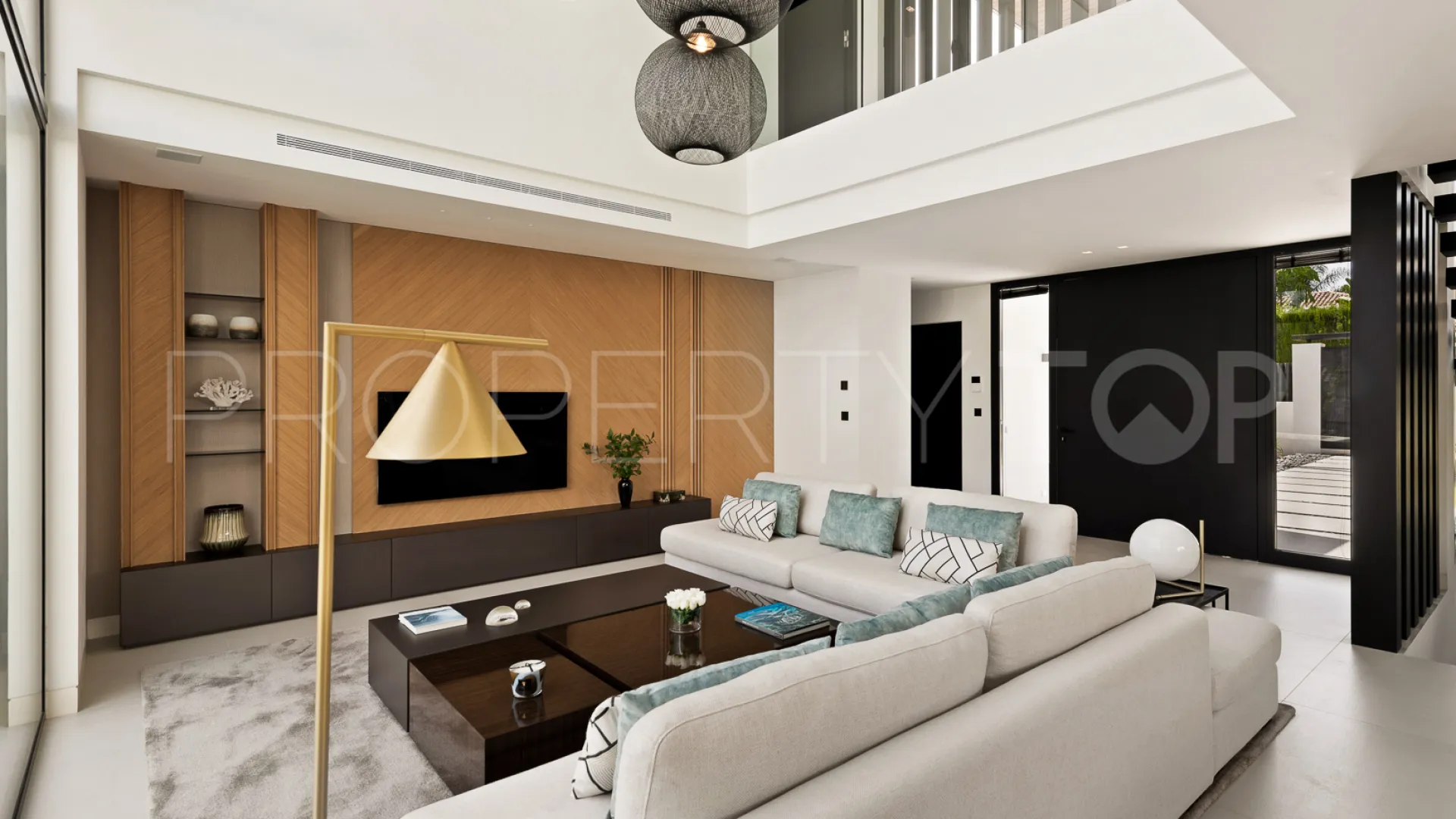 Nueva Andalucia villa for sale