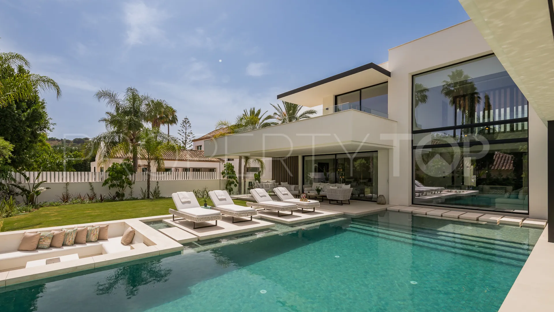 Nueva Andalucia villa for sale